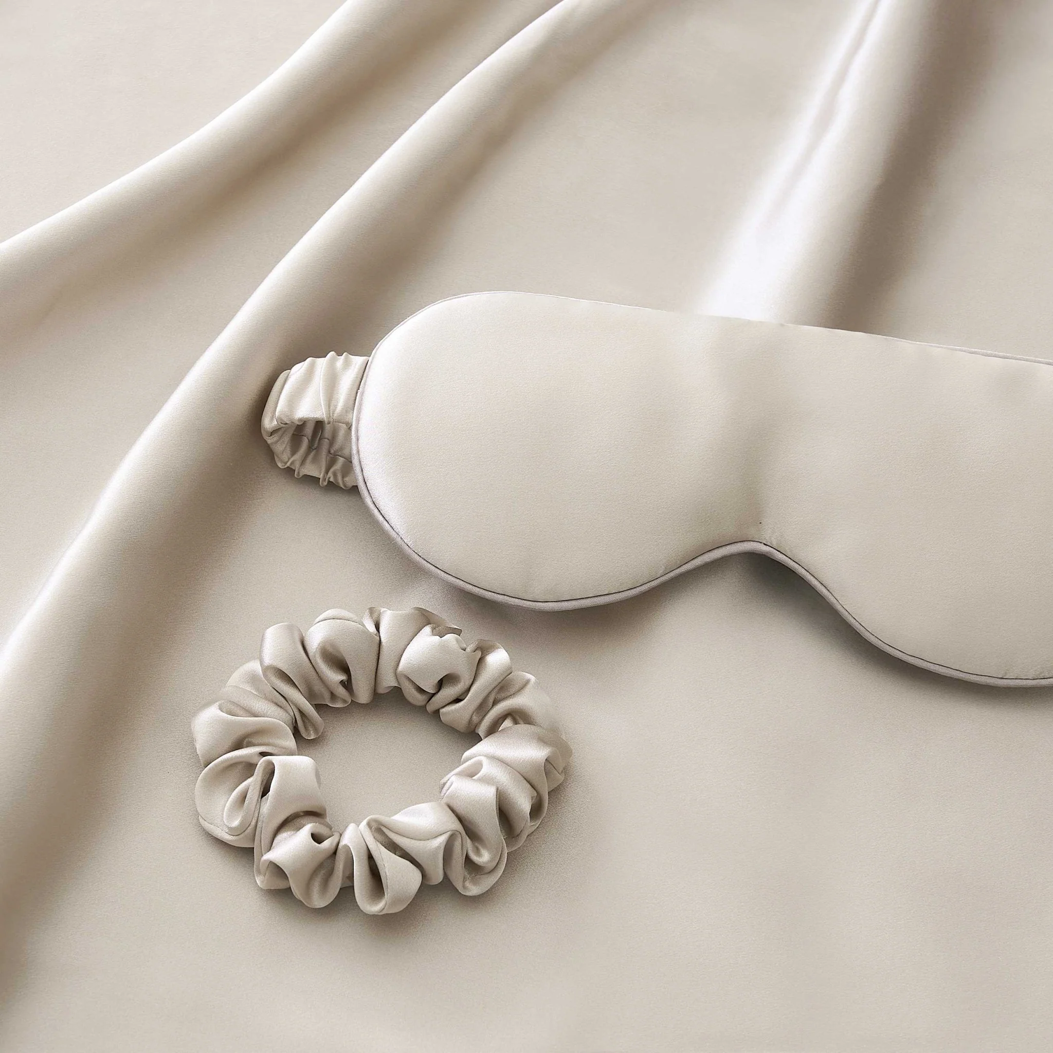 19 Momme Silk Pillowcase, Eye Mask and Hair Tie Gift Set - Champagne