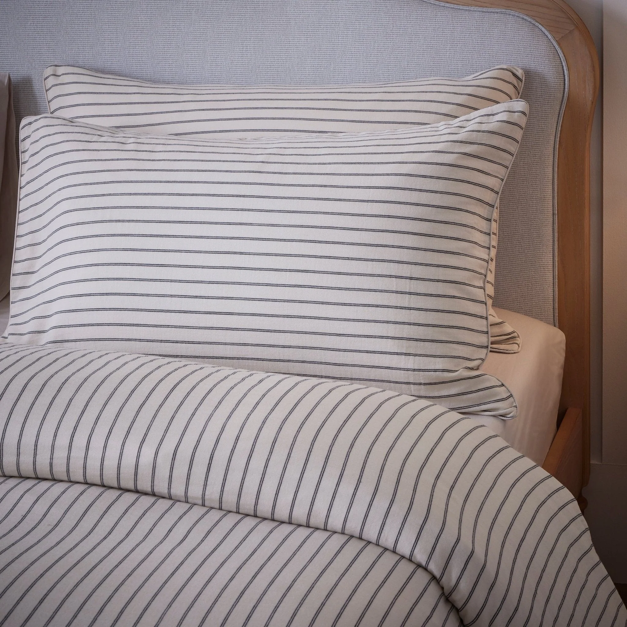 Amalfi 200 Thread Count Pinstripe Duvet Cover & Pillowcase Set - Cream/Navy - Image 4