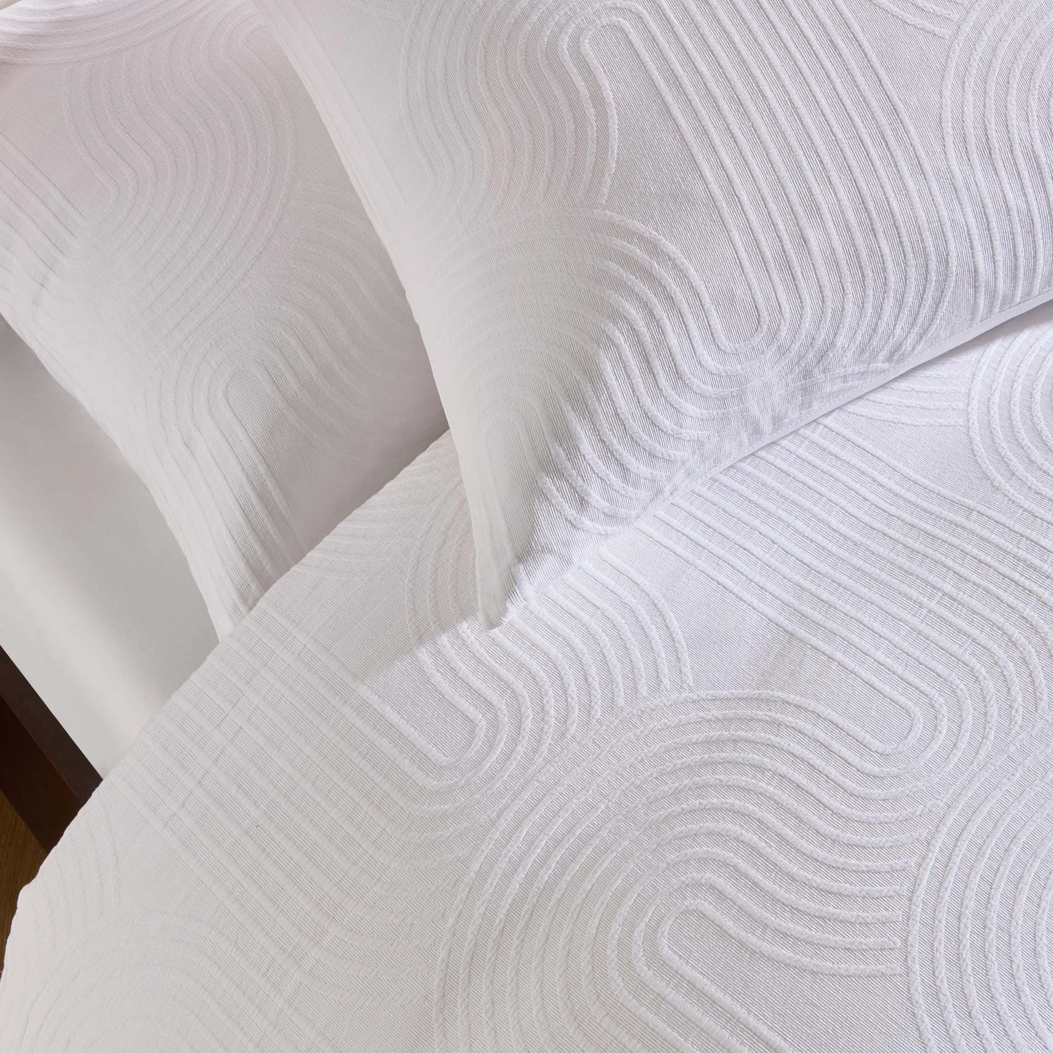 Archie Geo Woven Jaquard 200 Thread Count Duvet Cover & Pillowcase Set - White - Image 2