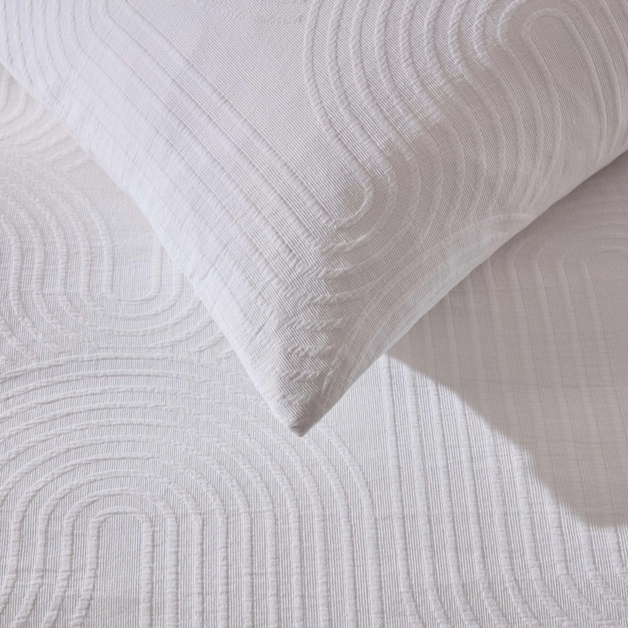 Archie Geo Woven Jaquard 200 Thread Count Duvet Cover & Pillowcase Set - White - Image 4