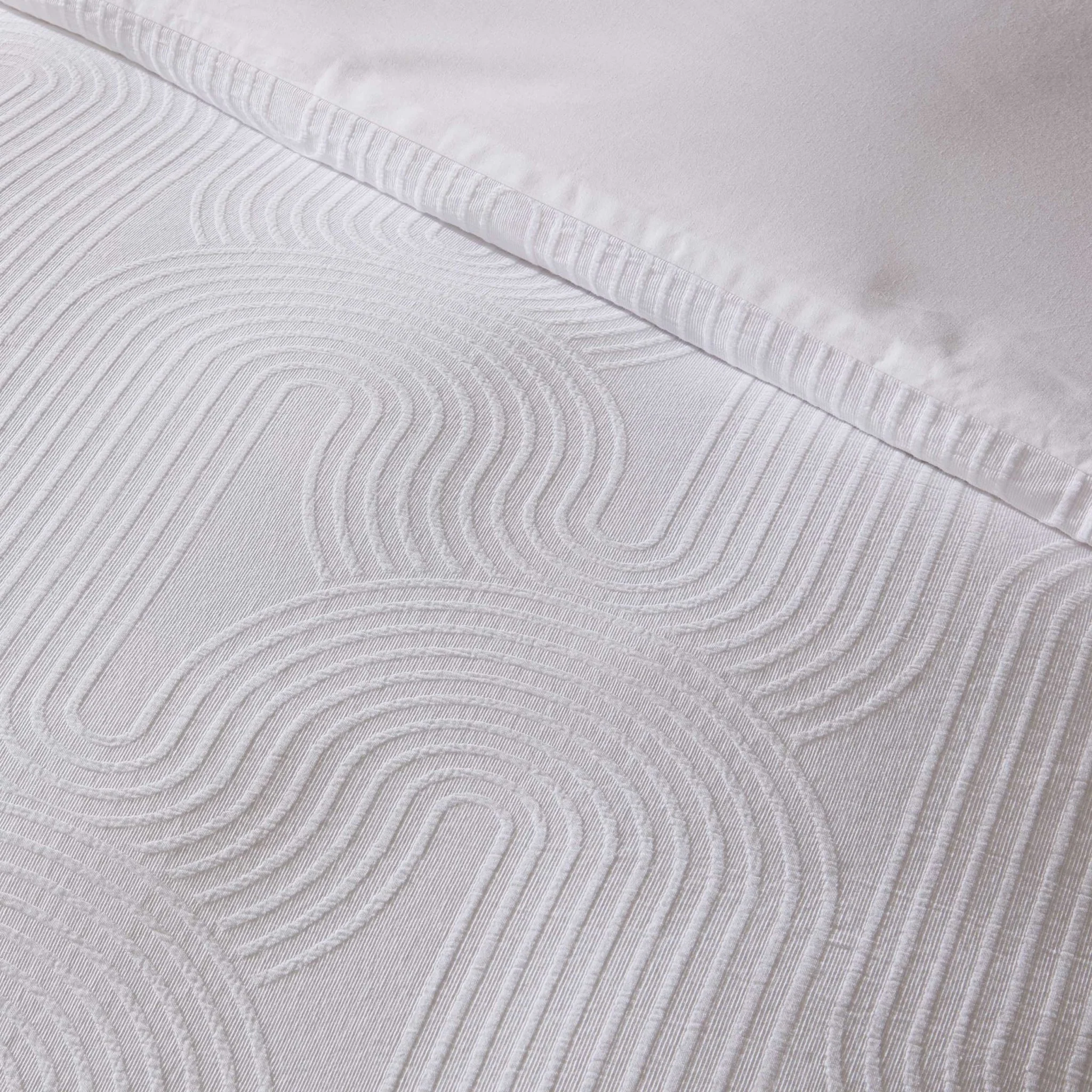 Archie Geo Woven Jaquard 200 Thread Count Duvet Cover & Pillowcase Set - White - Image 5