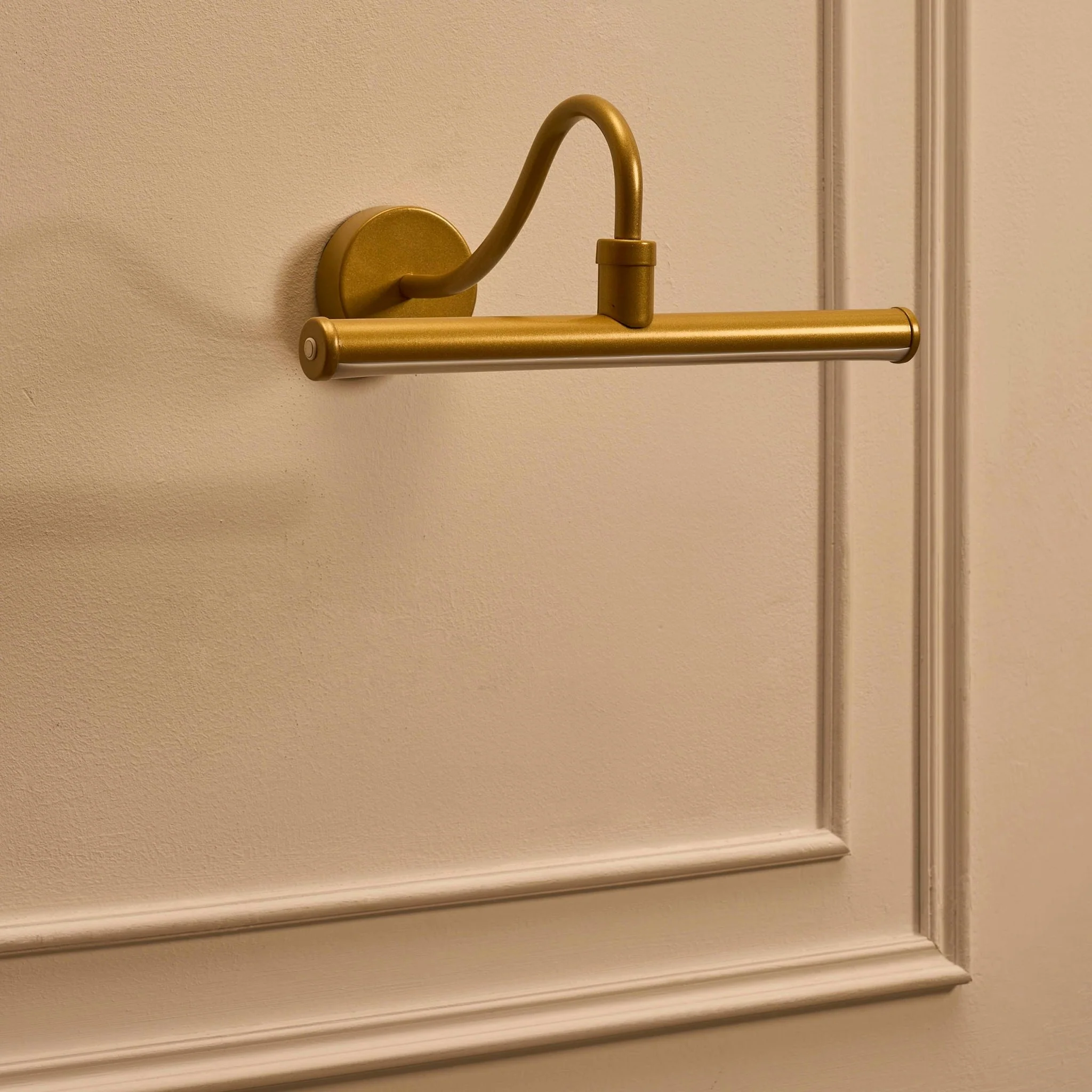 Bar LED Rechargeable Wall Light - Gold - Image 4