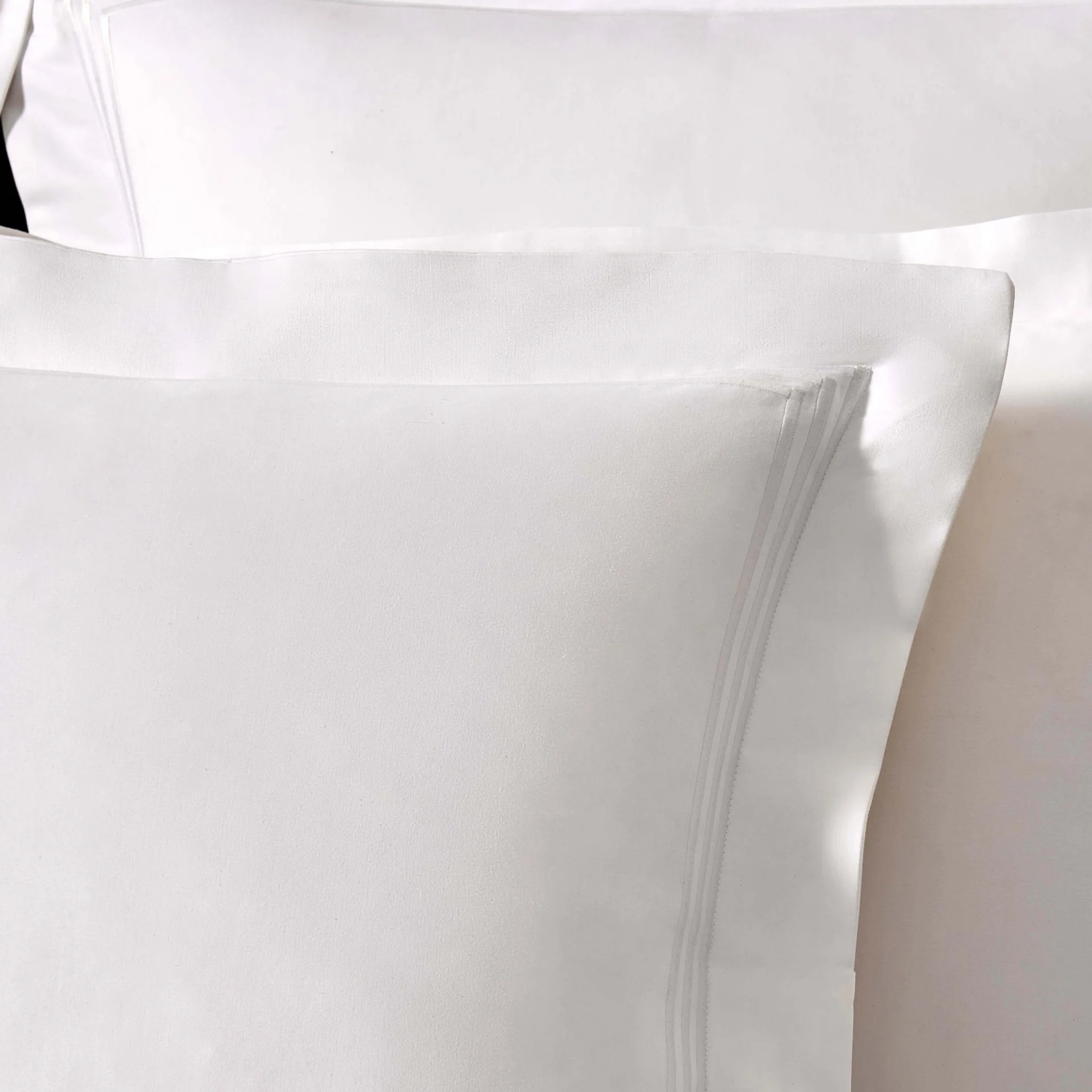 Bloomsbury 1000 Thread Count Pair of Oxford Square Pillowcases - White - Image 2