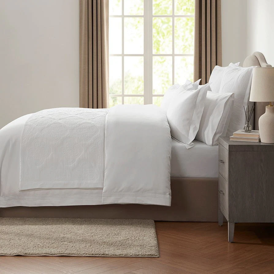 Pair of Bloomsbury 1000 Thread Count Classic Pillowcases - White - Image 4