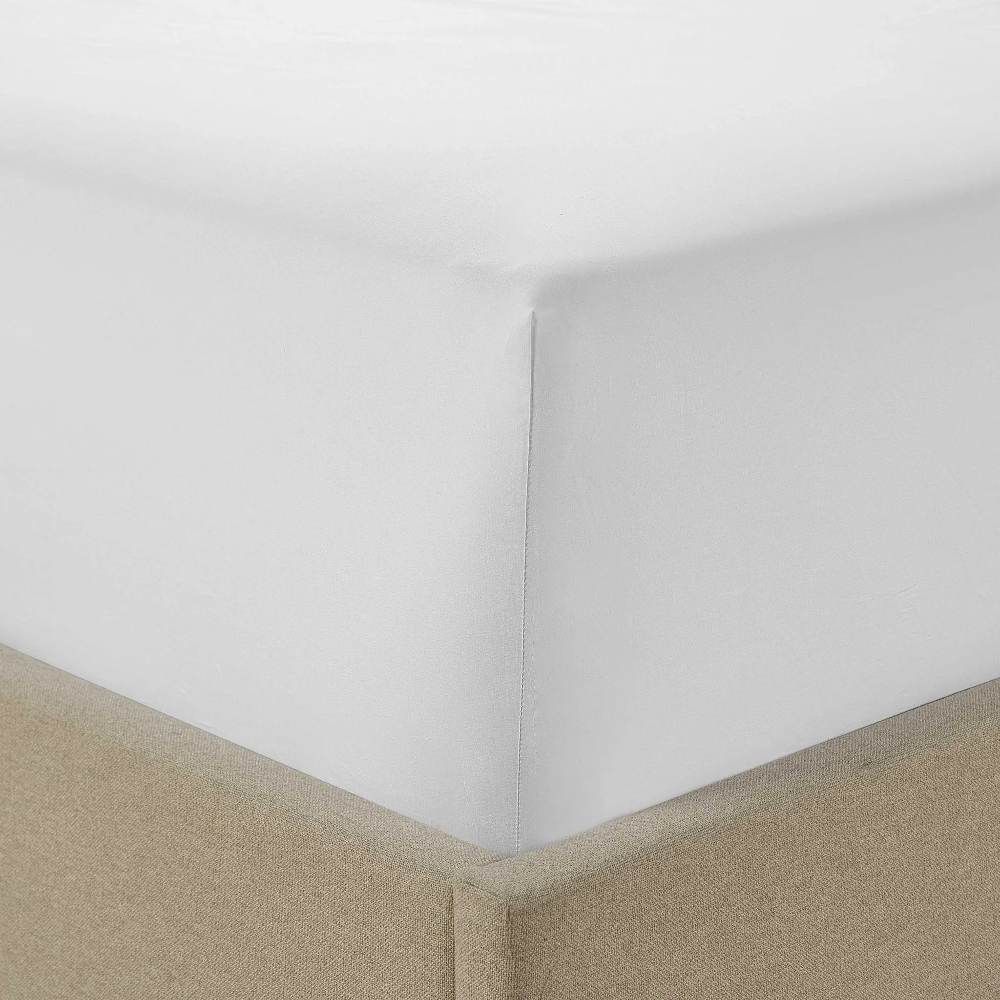 Bloomsbury 1000 Thread Count Fitted Sheet - White - Image 4