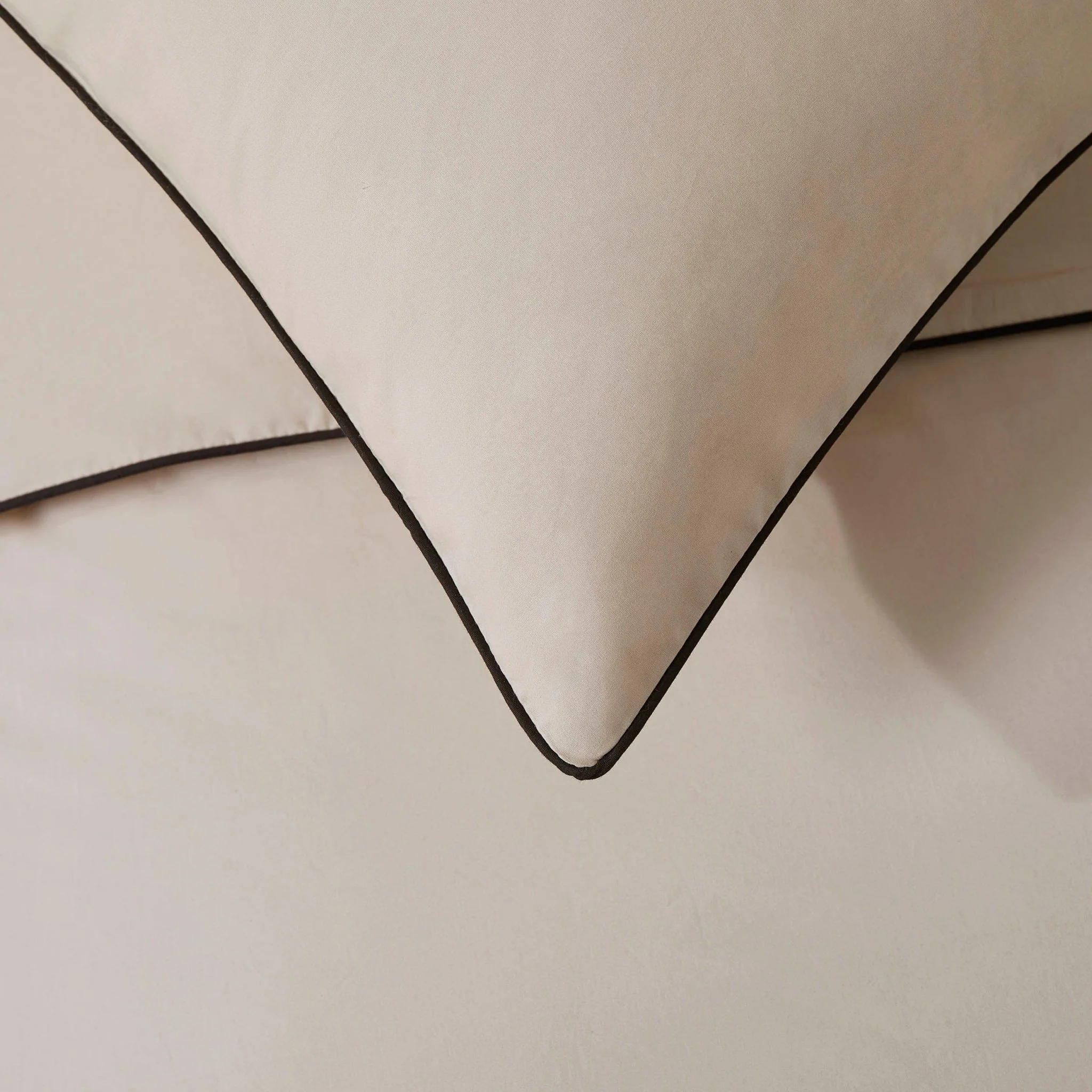 Cambridge 200 Thread Count Duvet Cover - Natural/Black - Image 2