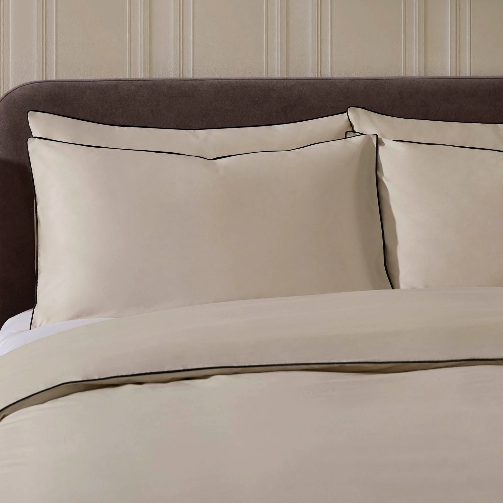 Cambridge 200 Thread Count Duvet Cover - Natural/Black - Image 3
