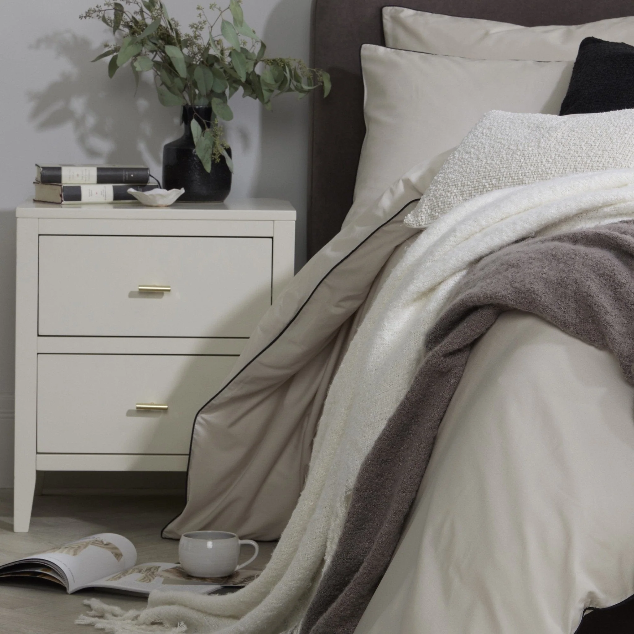 Cambridge 200 Thread Count Duvet Cover - Natural/Black - Image 6