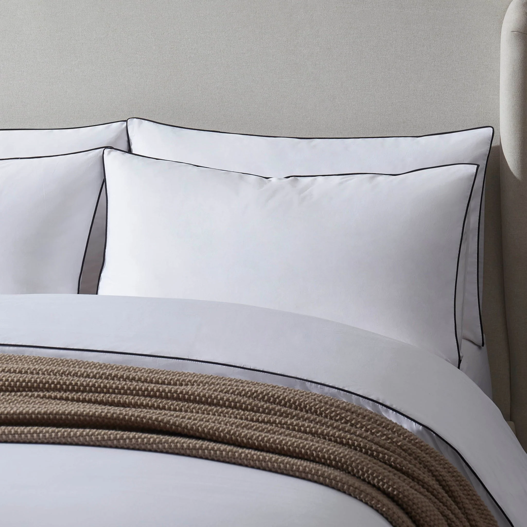 Cambridge 200 Thread Count Duvet Cover - Cotton - White/Black - Image 3