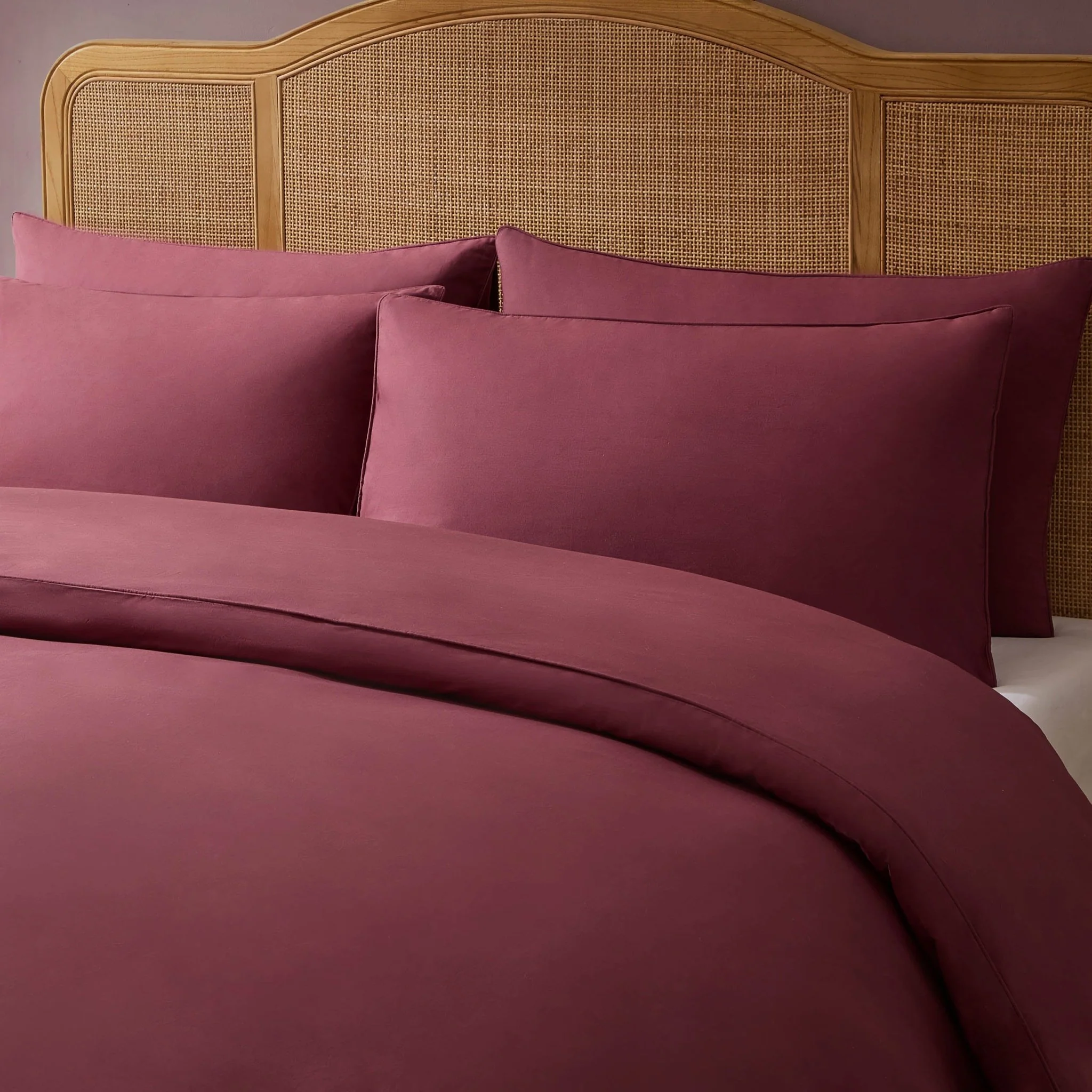 Cambridge Piped Edge 200 Thread Count Duvet Cover - Dark Berry - Image 3