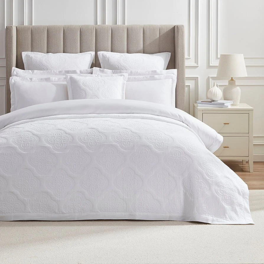 Cannes Matelassé Bedspread - White