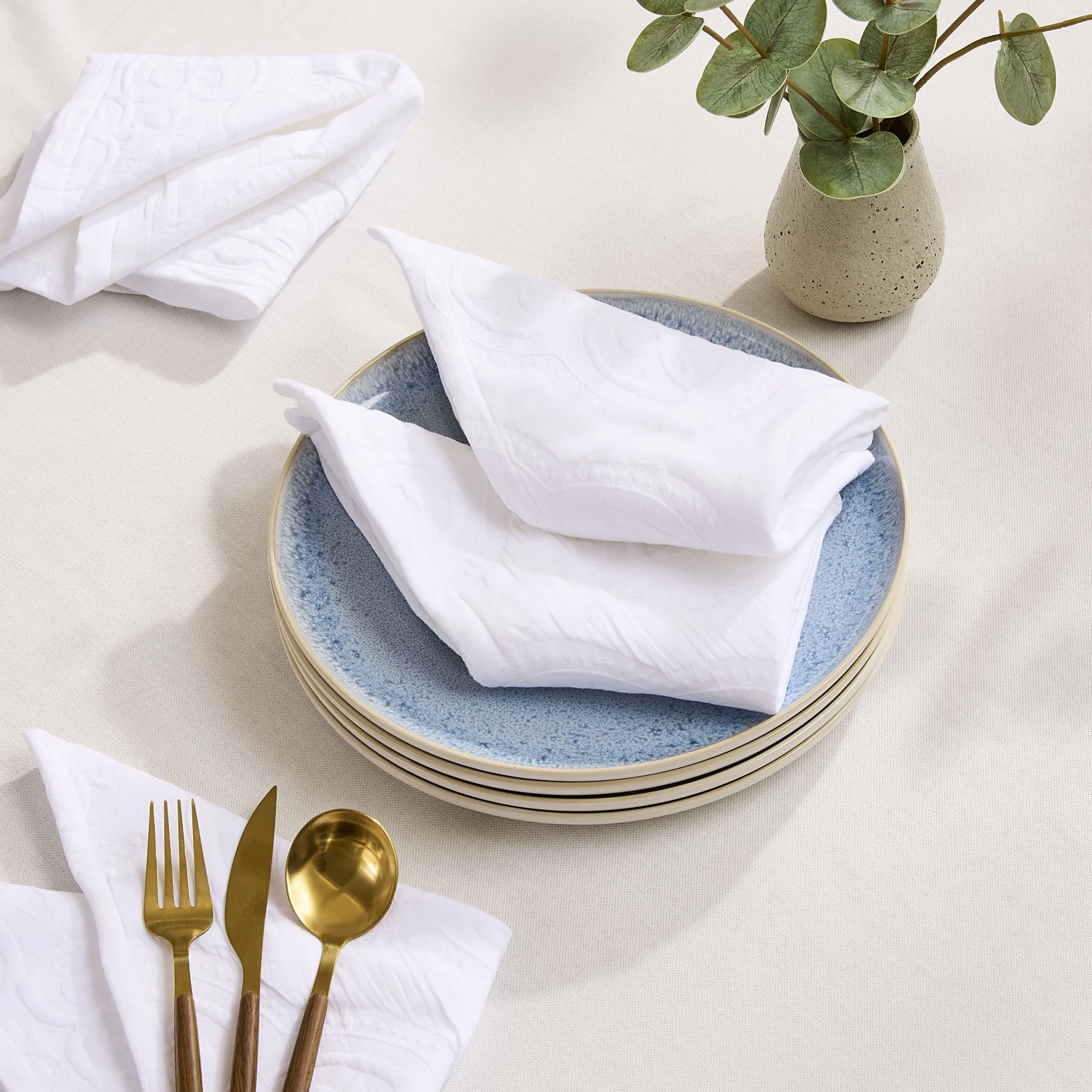 Cannes Matelassé 300 Thread Count Set of 4 Napkins - White