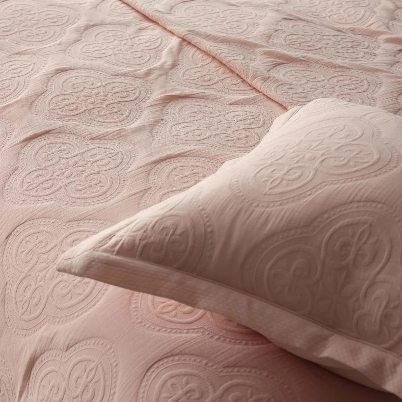 Cannes Matelassé Bedspread - Ballet Slipper - Image 3