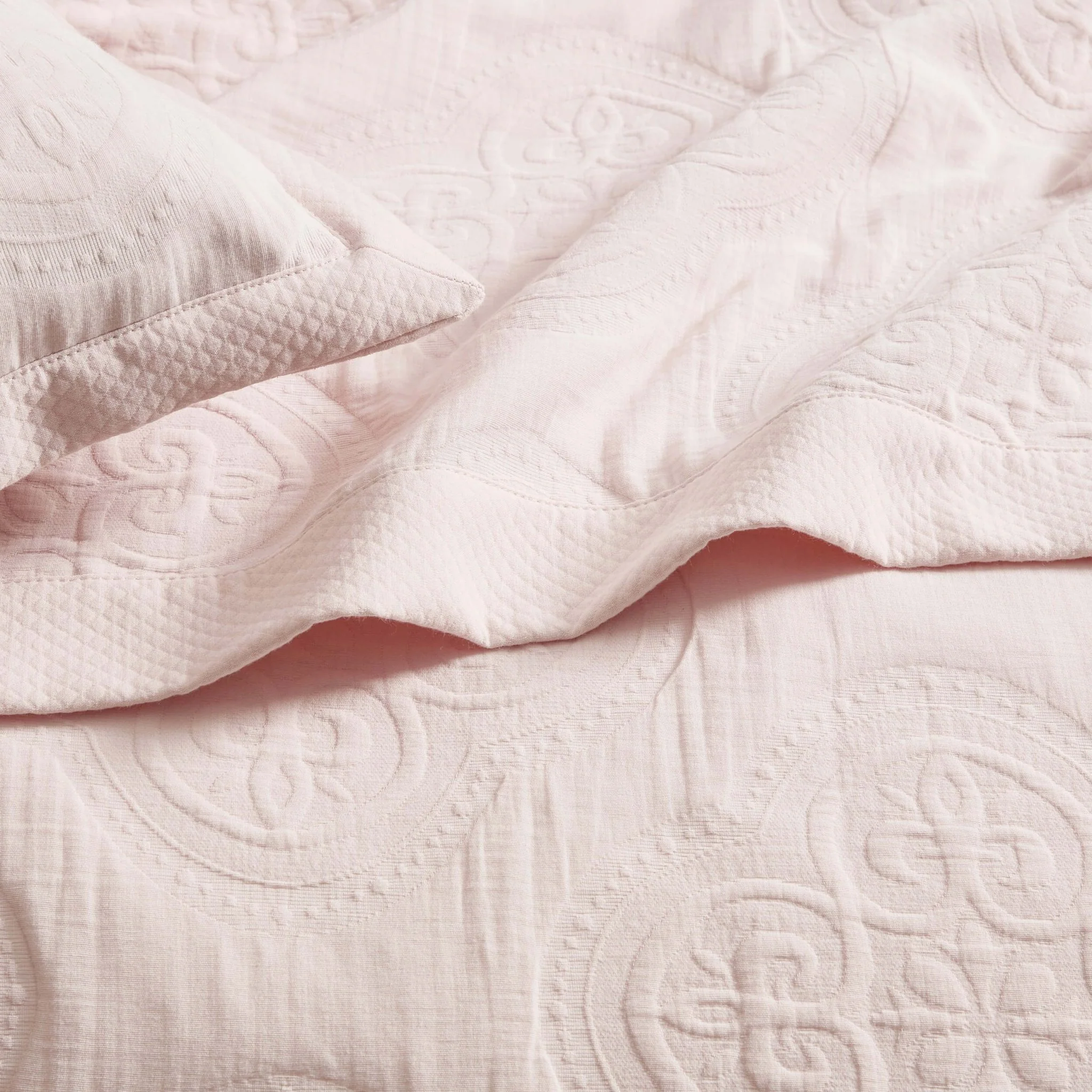 Cannes Matelassé Bedspread - Ballet Slipper - Image 5