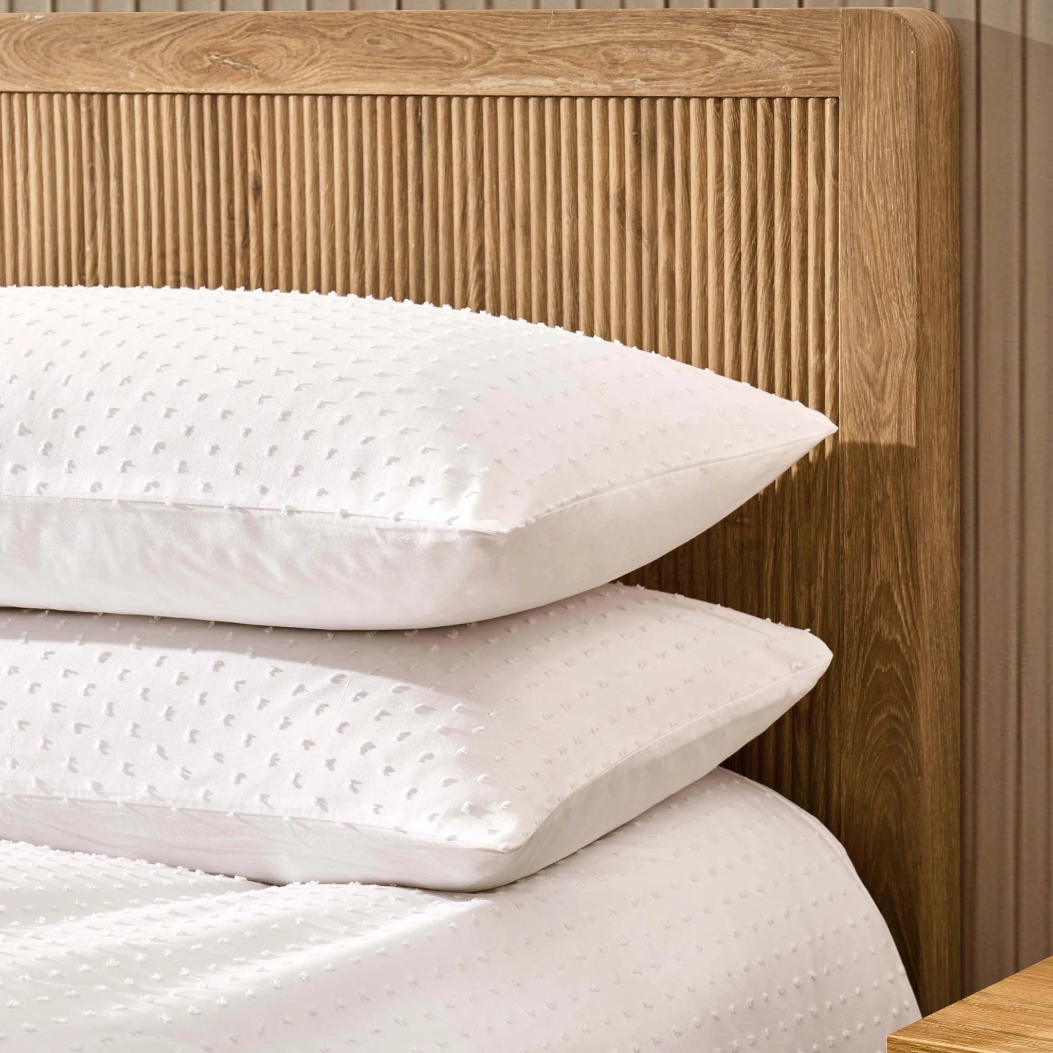 Clipped Jacquard Dobby 100% Cotton Duvet Cover & Pillowcase Set - White - Image 6