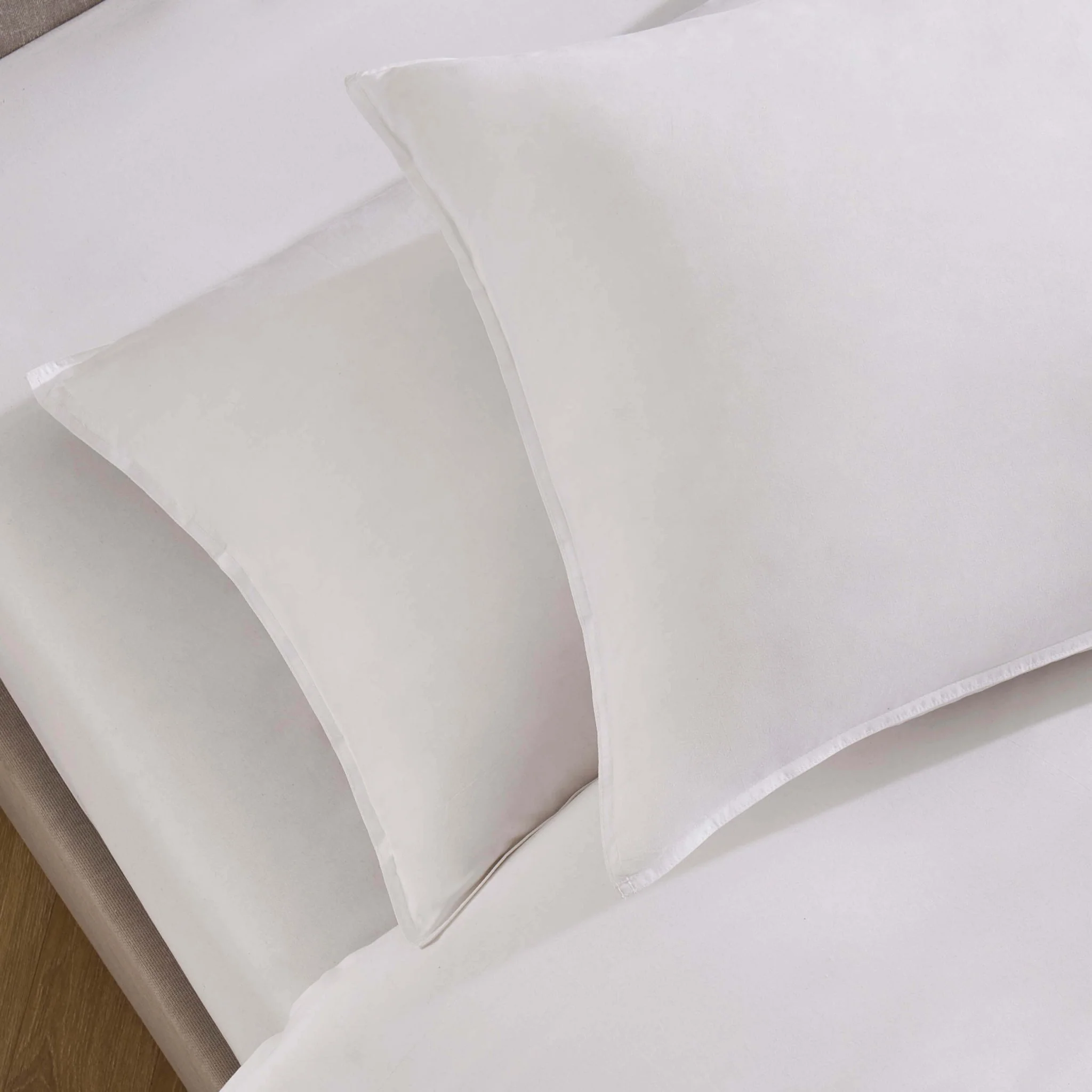 Cooling Cotton 180 Thread Count Duvet Cover, Pillowcase & Fitted Sheet Set - White - Image 4