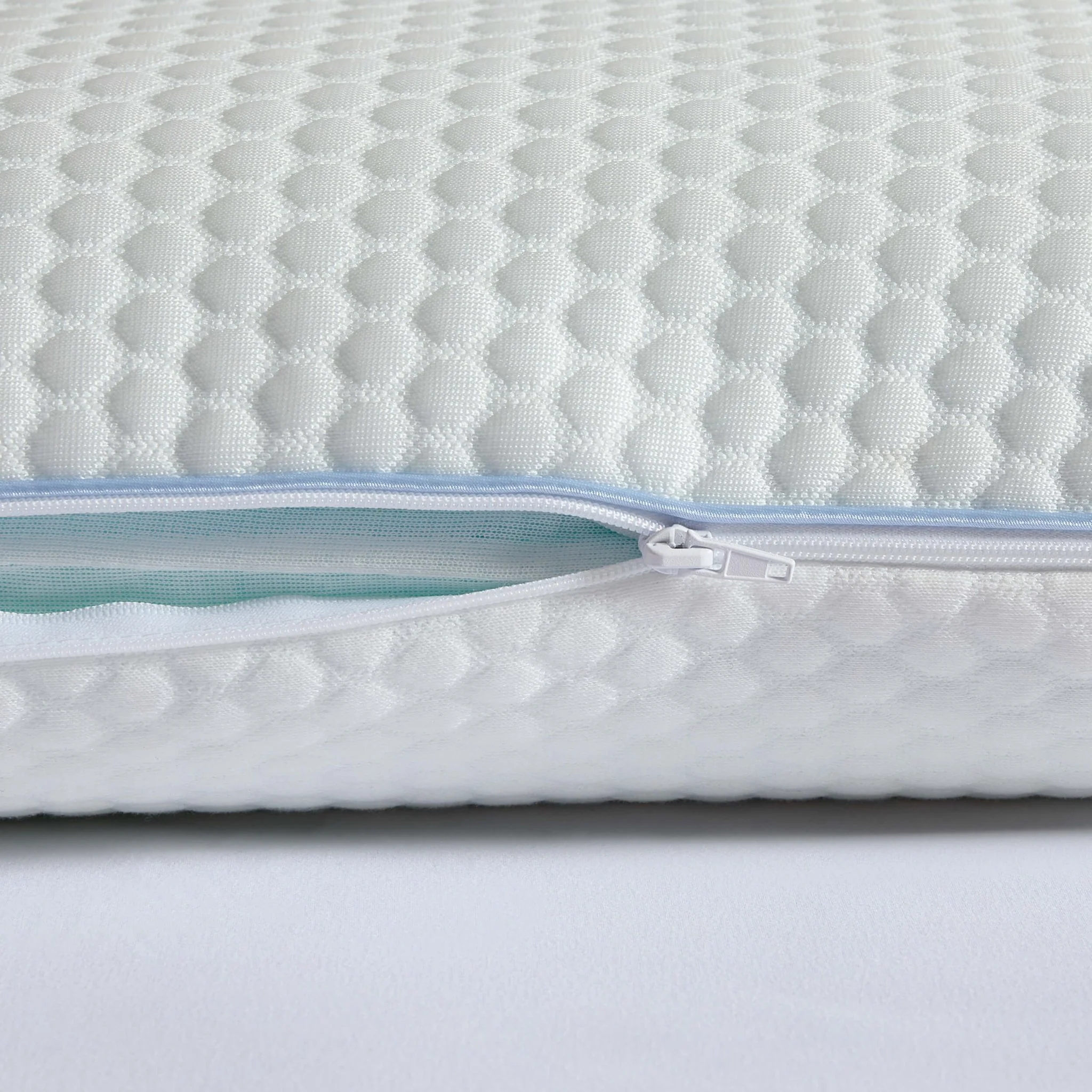 Cooling Memory Foam Pillow - White - Image 4