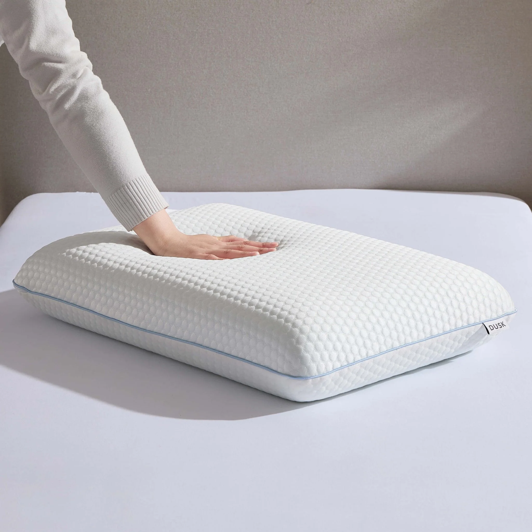 Cooling Memory Foam Pillow - White - Image 5
