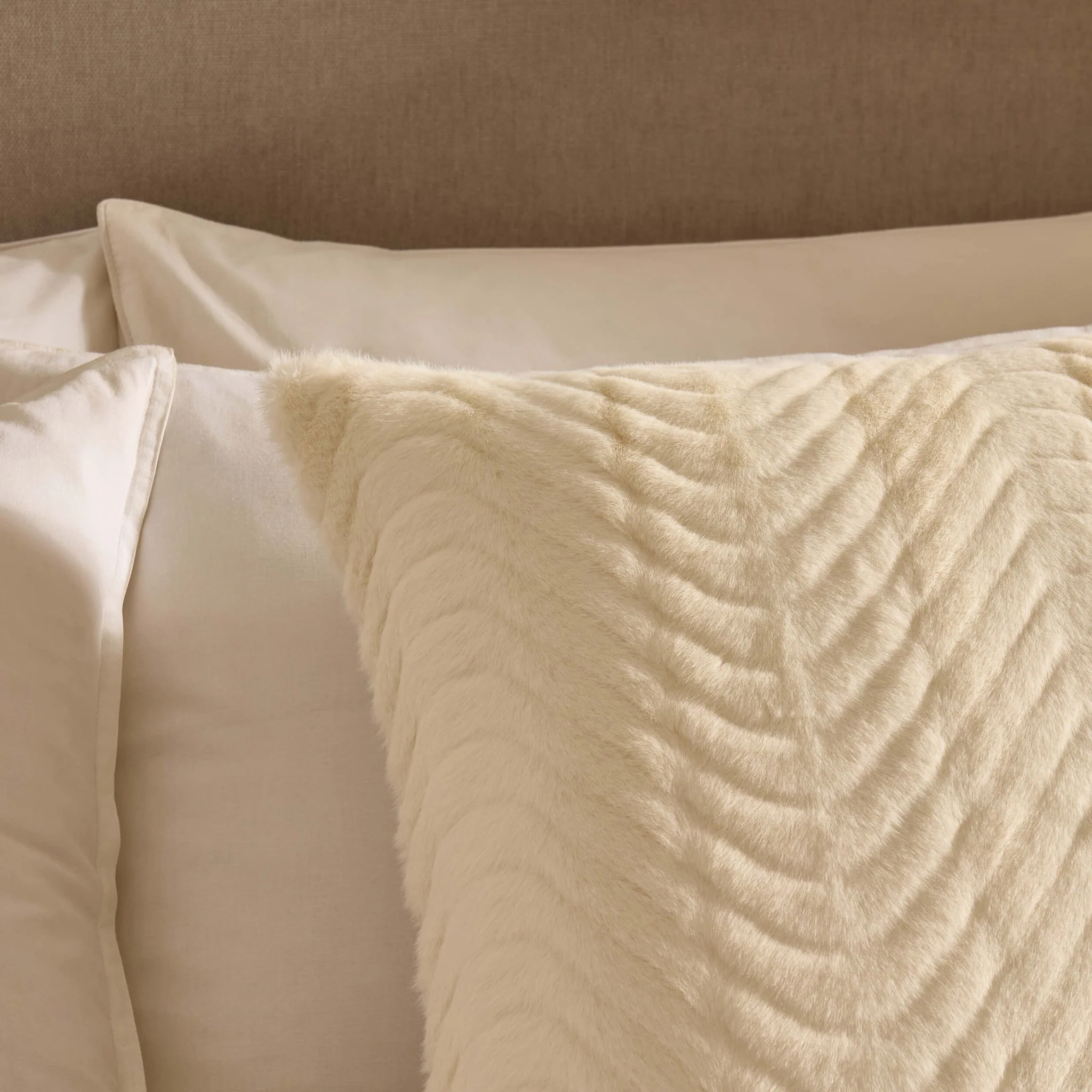 Curved Pattern Ribbed Faux Fur Cushion Cover - Cream - Image 2