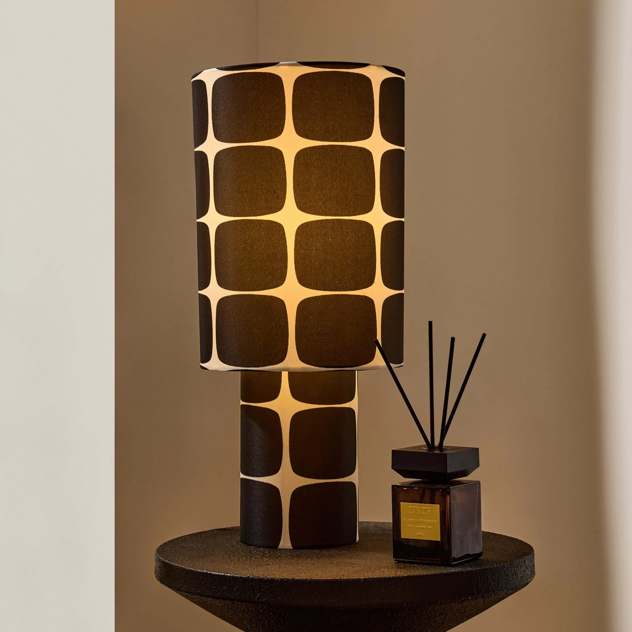 Drew Geometric Table Lamp - Black/White - Image 3