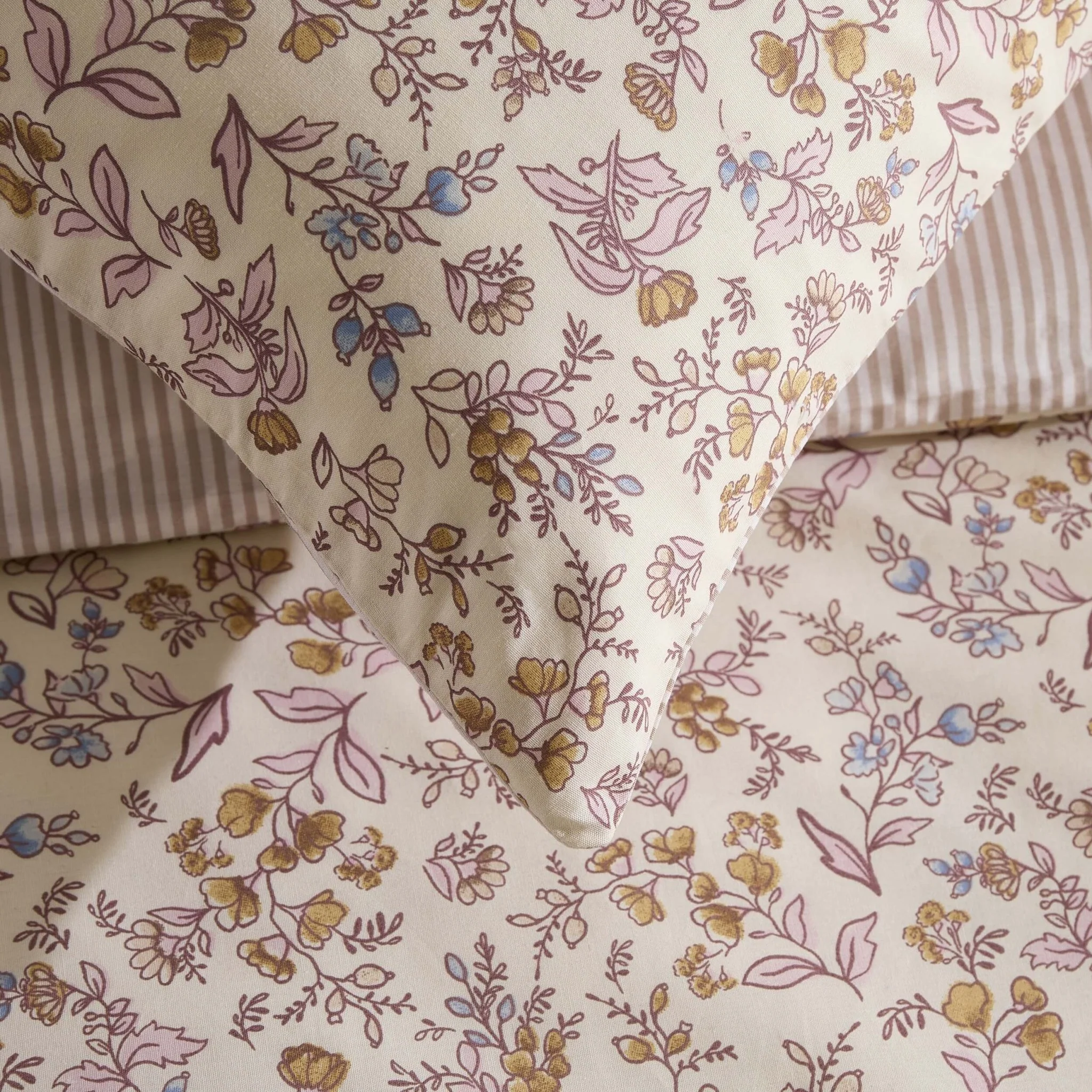 Elleanor 100% Cotton Floral Duvet Cover & Pillowcase Set - Multicoloured - Image 3