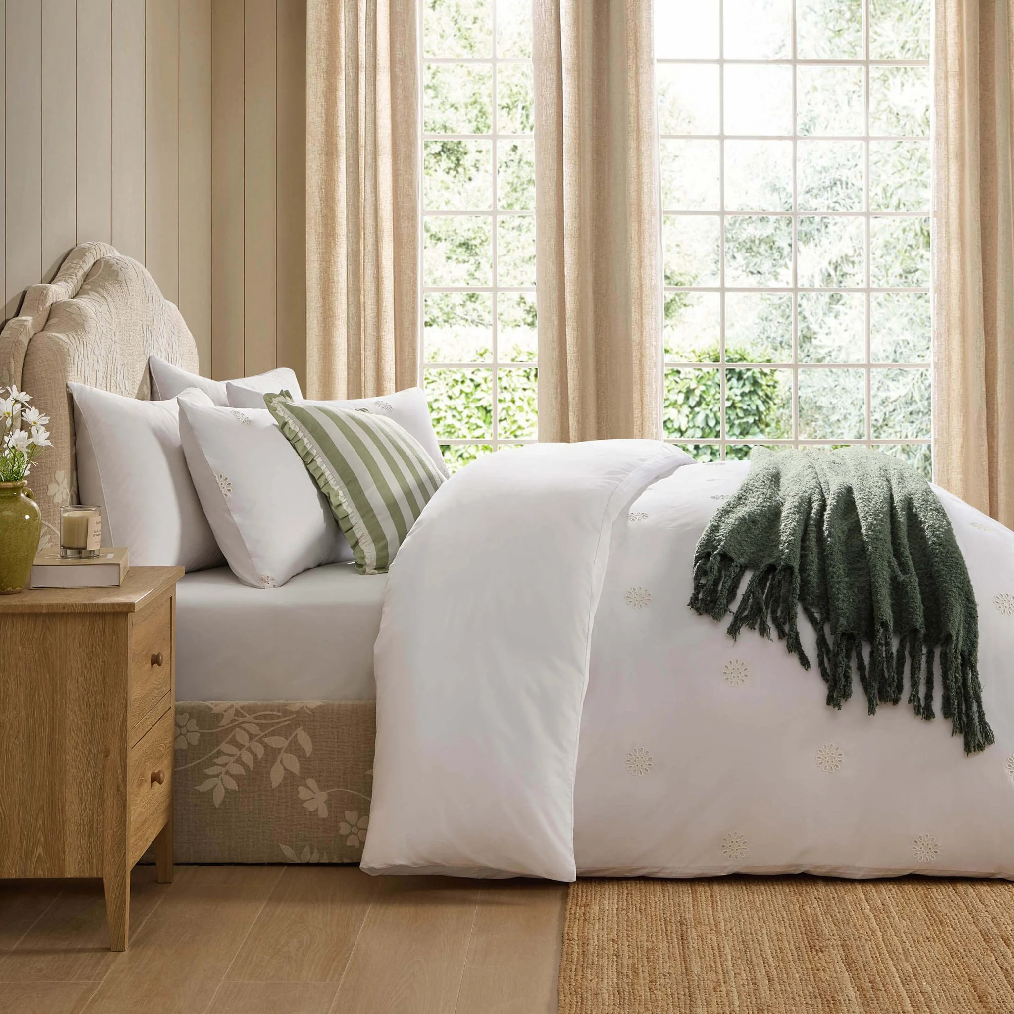 Emily 100% Cotton Broderie Anglaise Duvet Cover & Pillowcase Set - White - Image 2