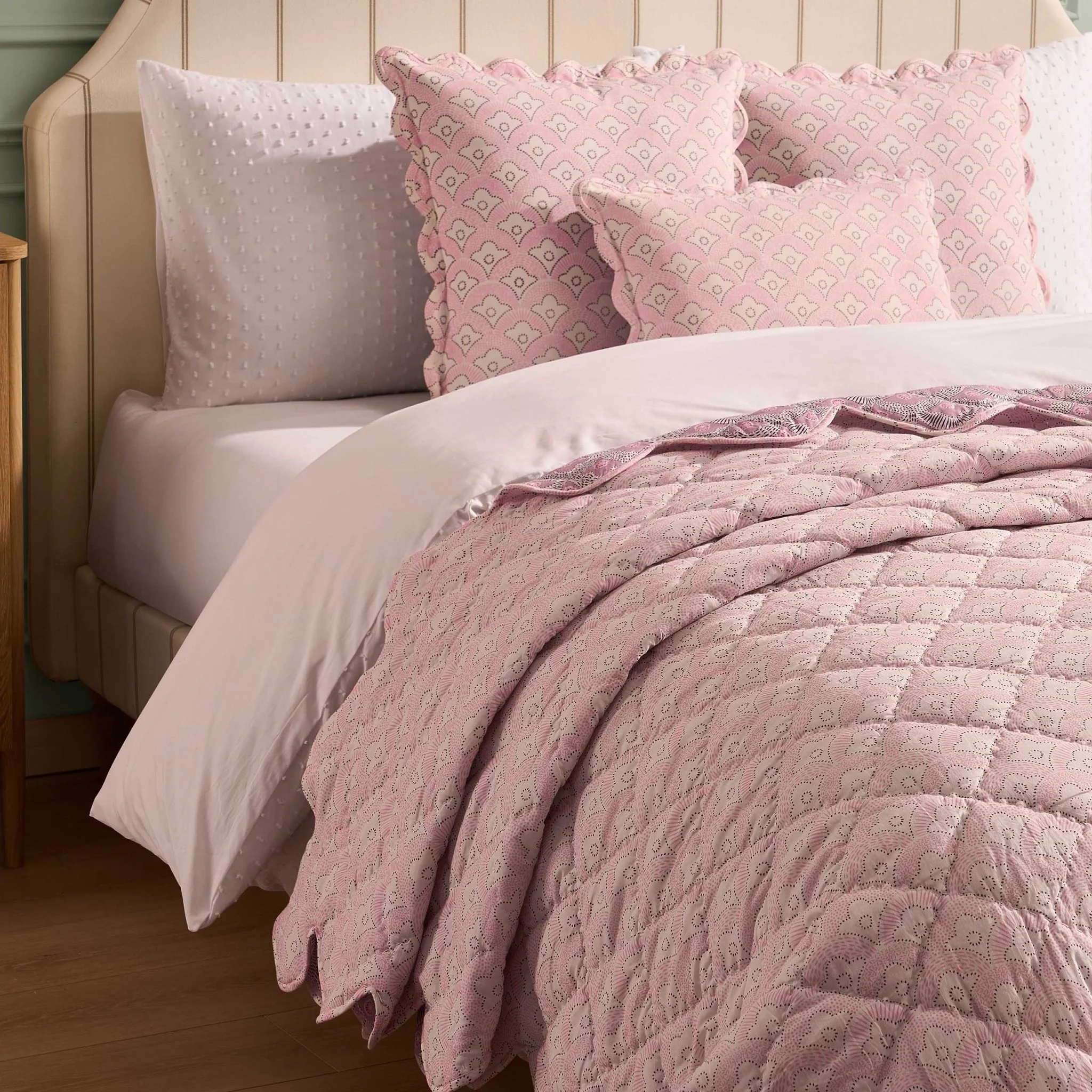Esme 100% Cotton Printed Scallop Reversible Bedspread - Pink - Image 2