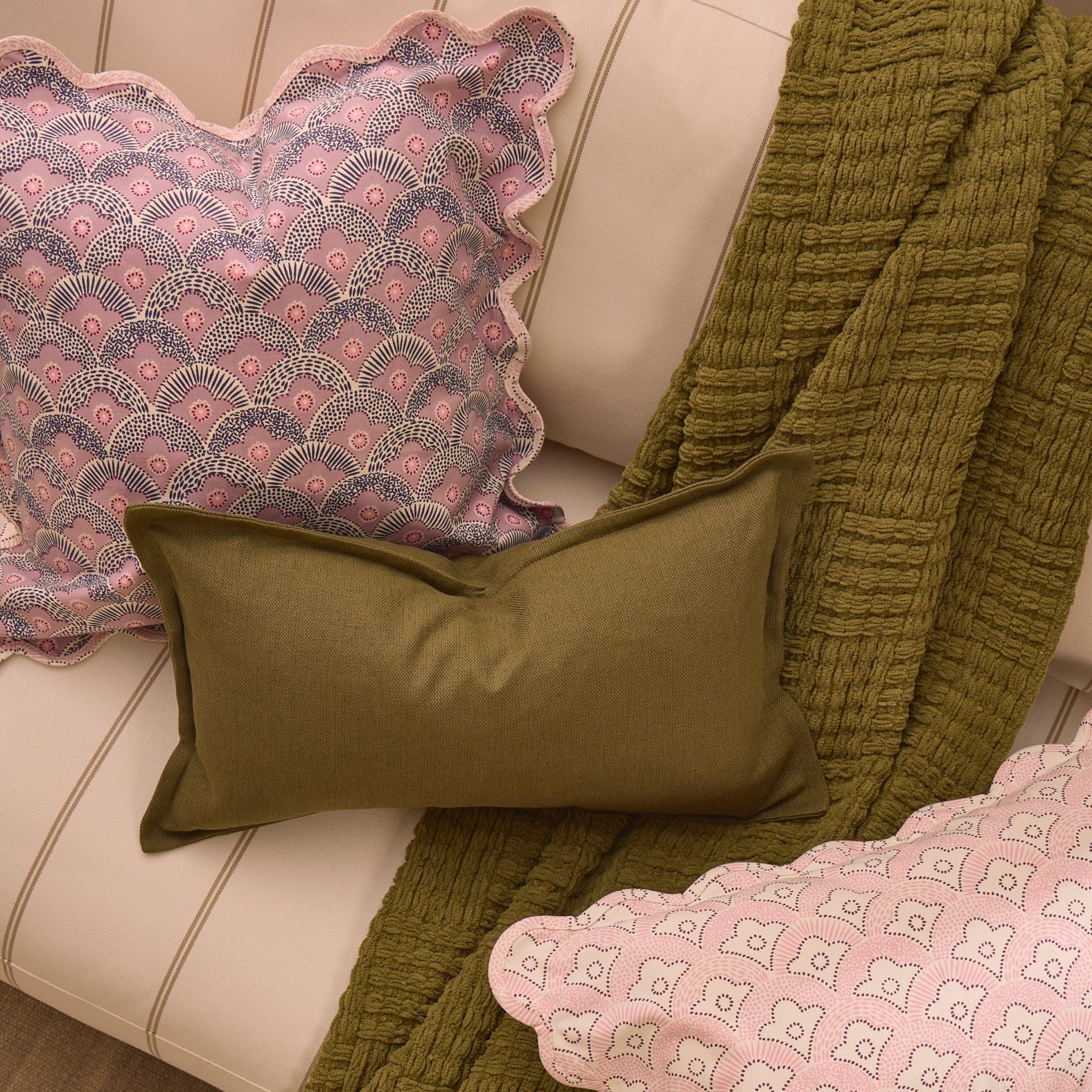 Esme 100% Cotton Printed Scallop Reversible Sofa Cushion Cover - Pink - Image 5