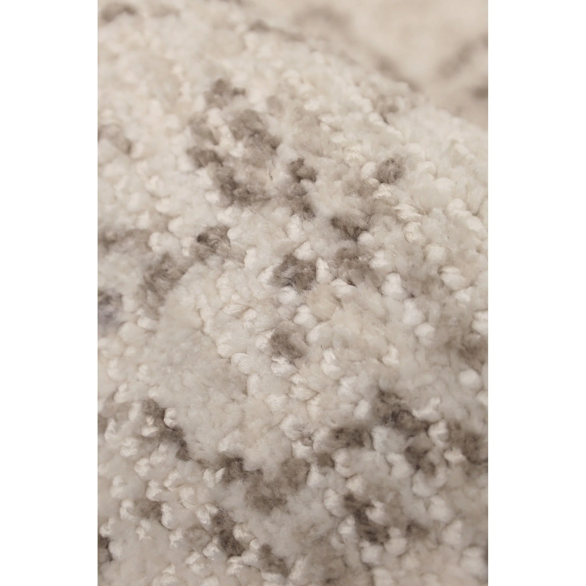Ezra Traditional Tufted Edge Rug - Natural - Image 3