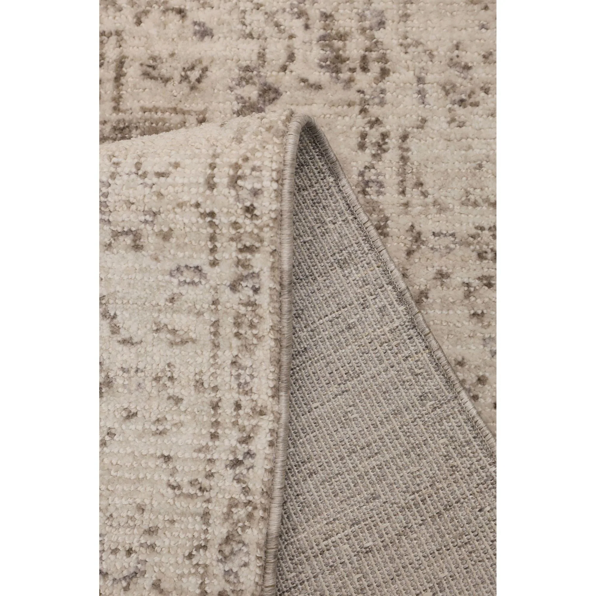 Ezra Traditional Tufted Edge Rug - Natural - Image 4