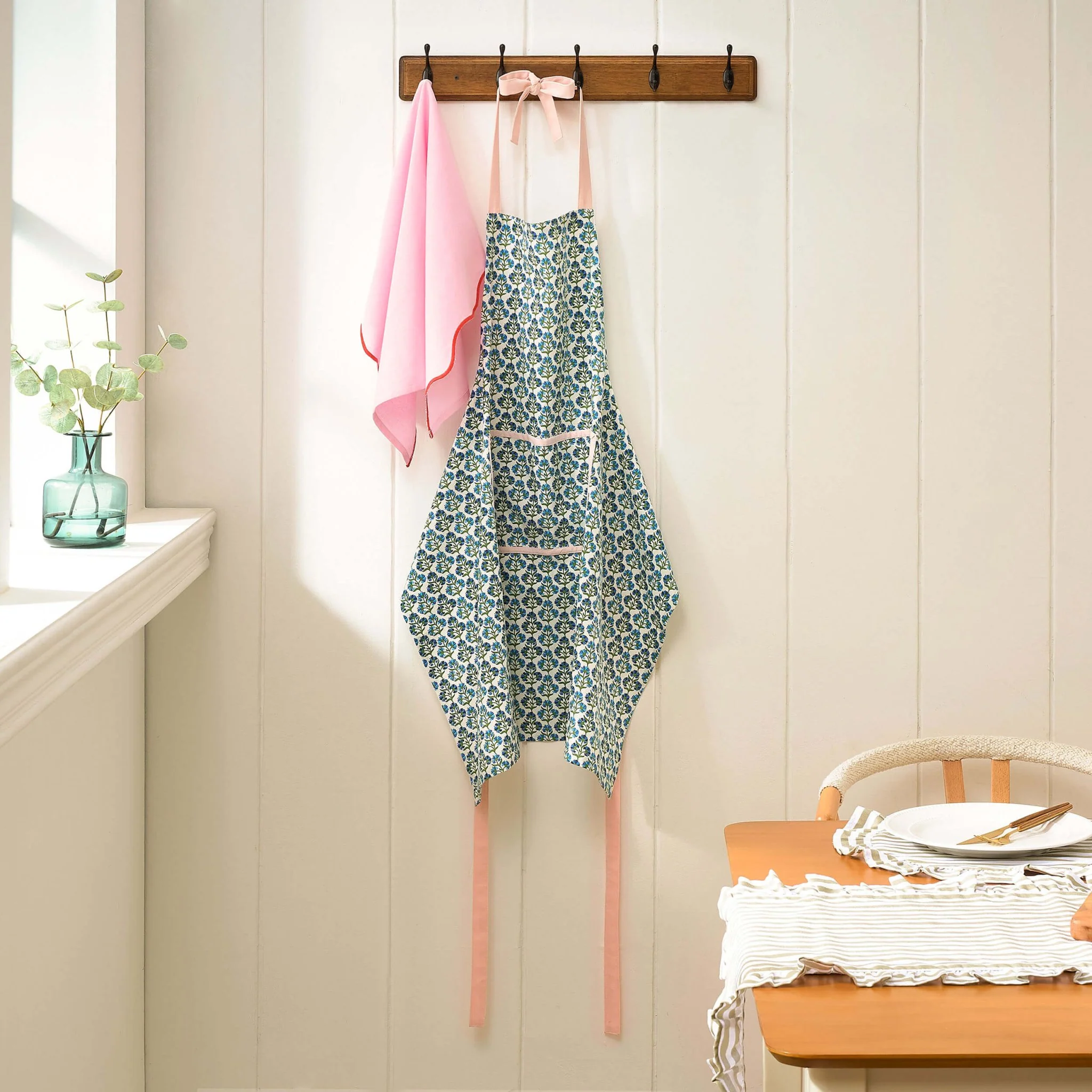 Fiona 100% Cotton Printed Apron - Blue/Pink