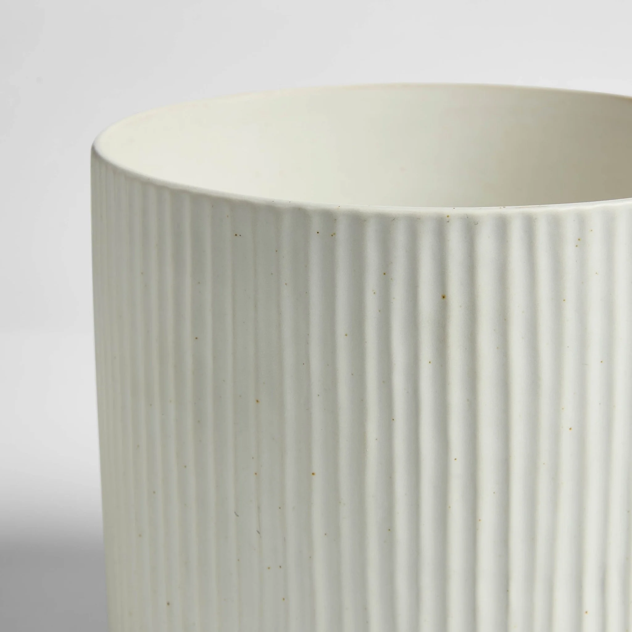 Flora Ribbed Clay Plant Pot - White - Image 7