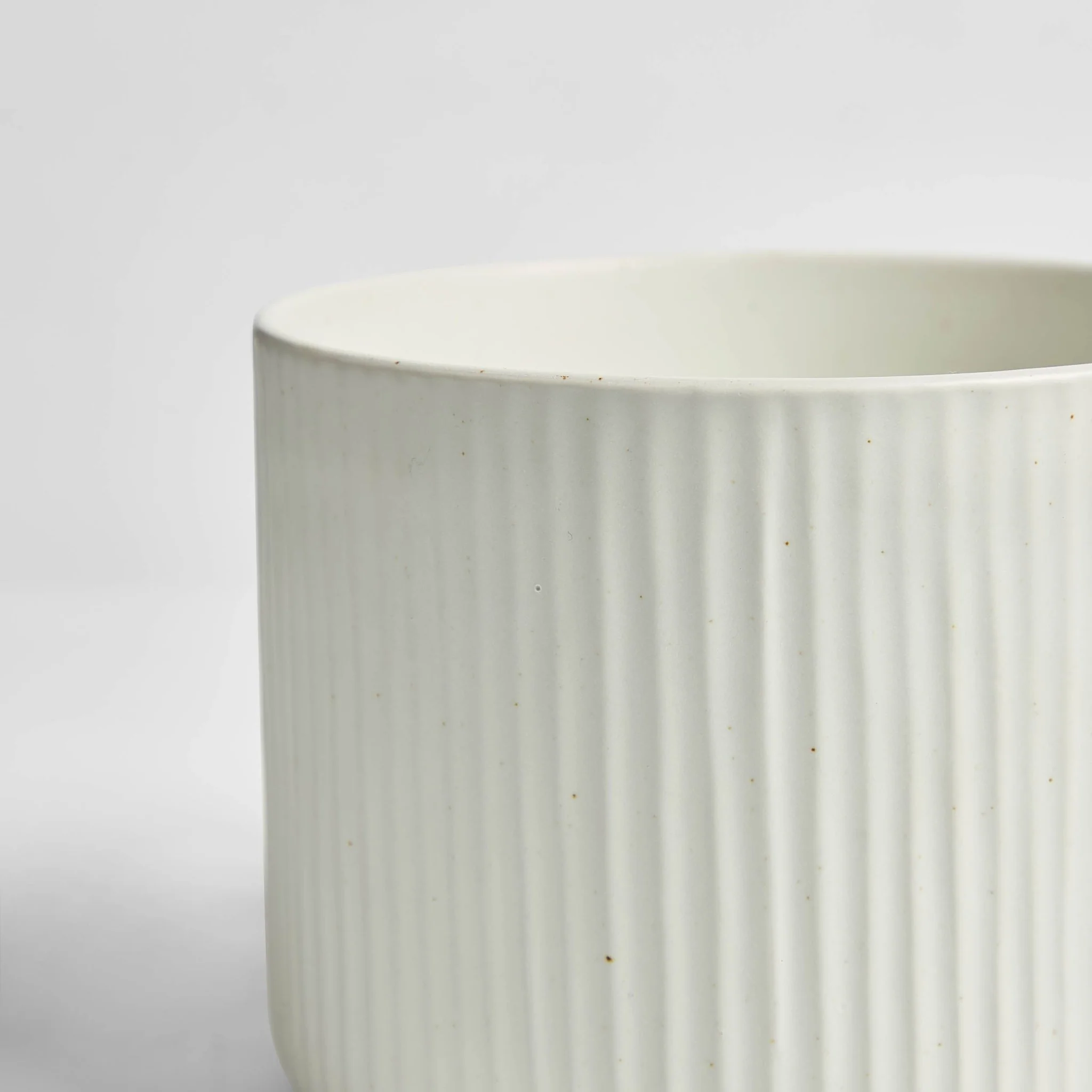 Flora Ribbed Clay Plant Pot - White - Image 9