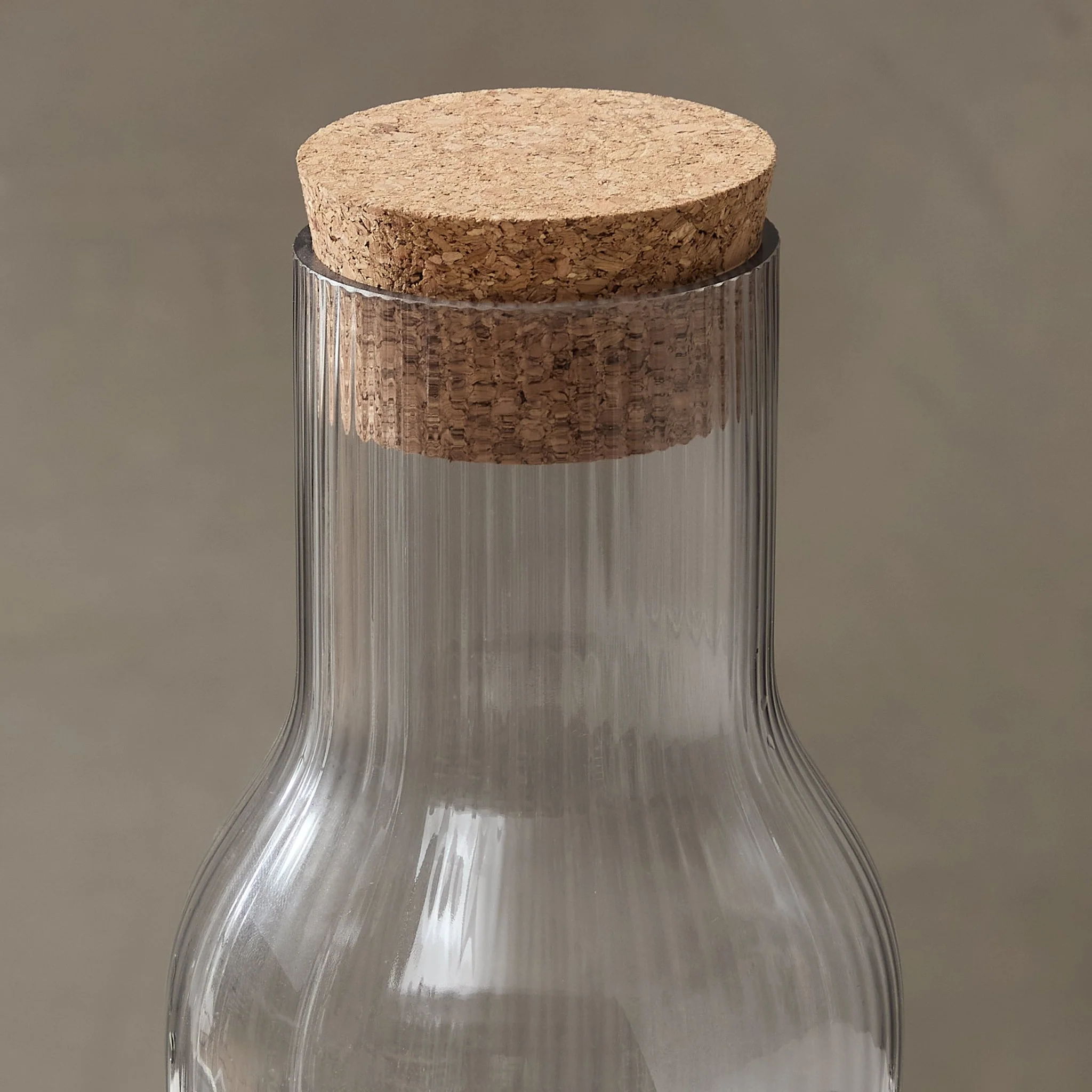 Gatsby Ripple Glass 1L Carafe - Smoked - Image 4