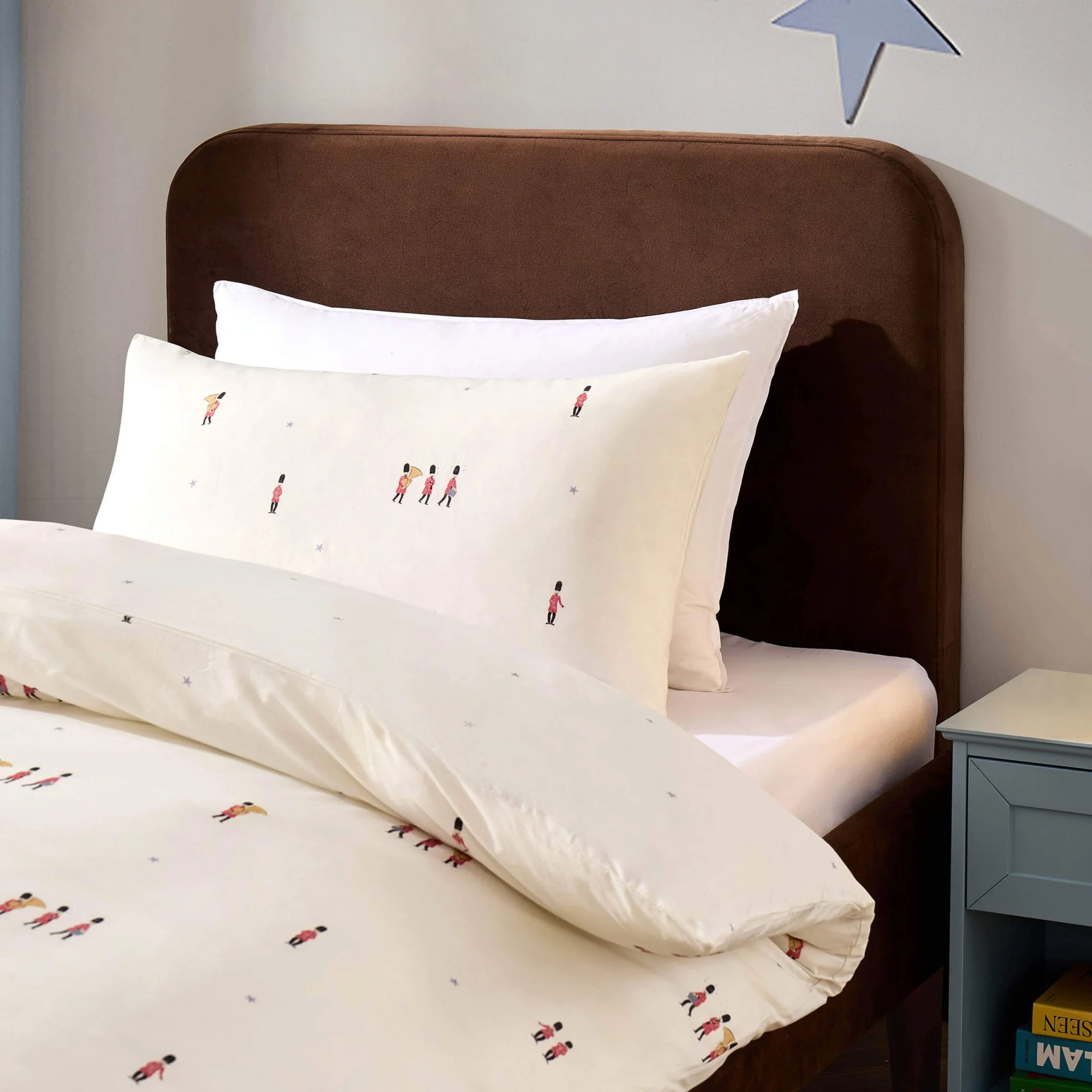 George Little Soldiers 100% Cotton Duvet Cover & Pillowcase set - White - Image 2