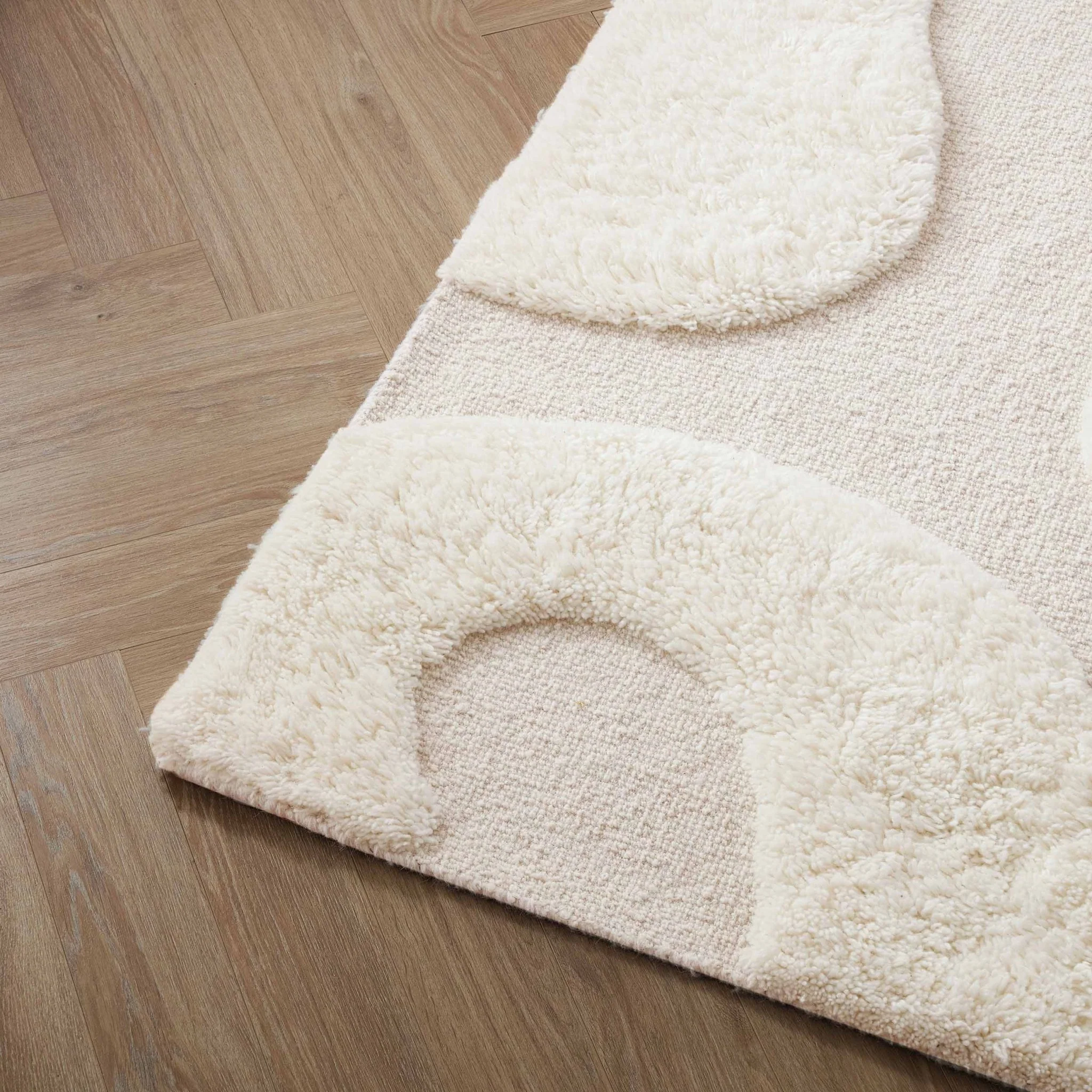 Gillain Hand Woven Tuft Wool Swirl Rug - Off White - Image 3