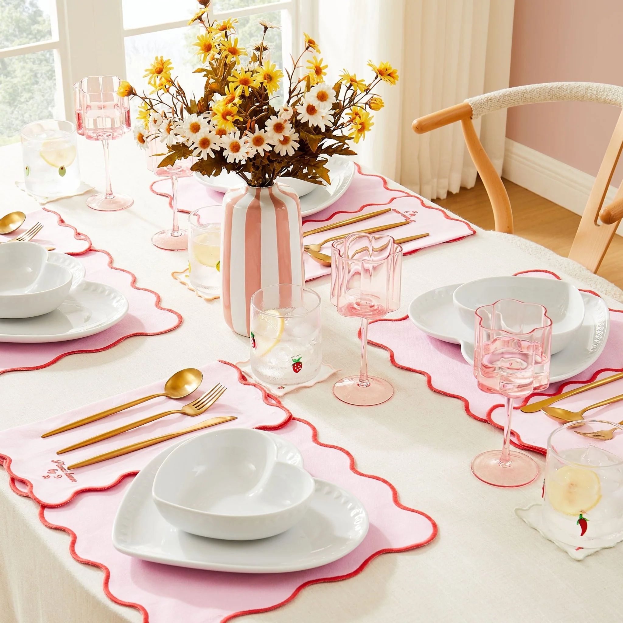 Heart Shaped Set of 4 Dinner Plates - White - Image 4