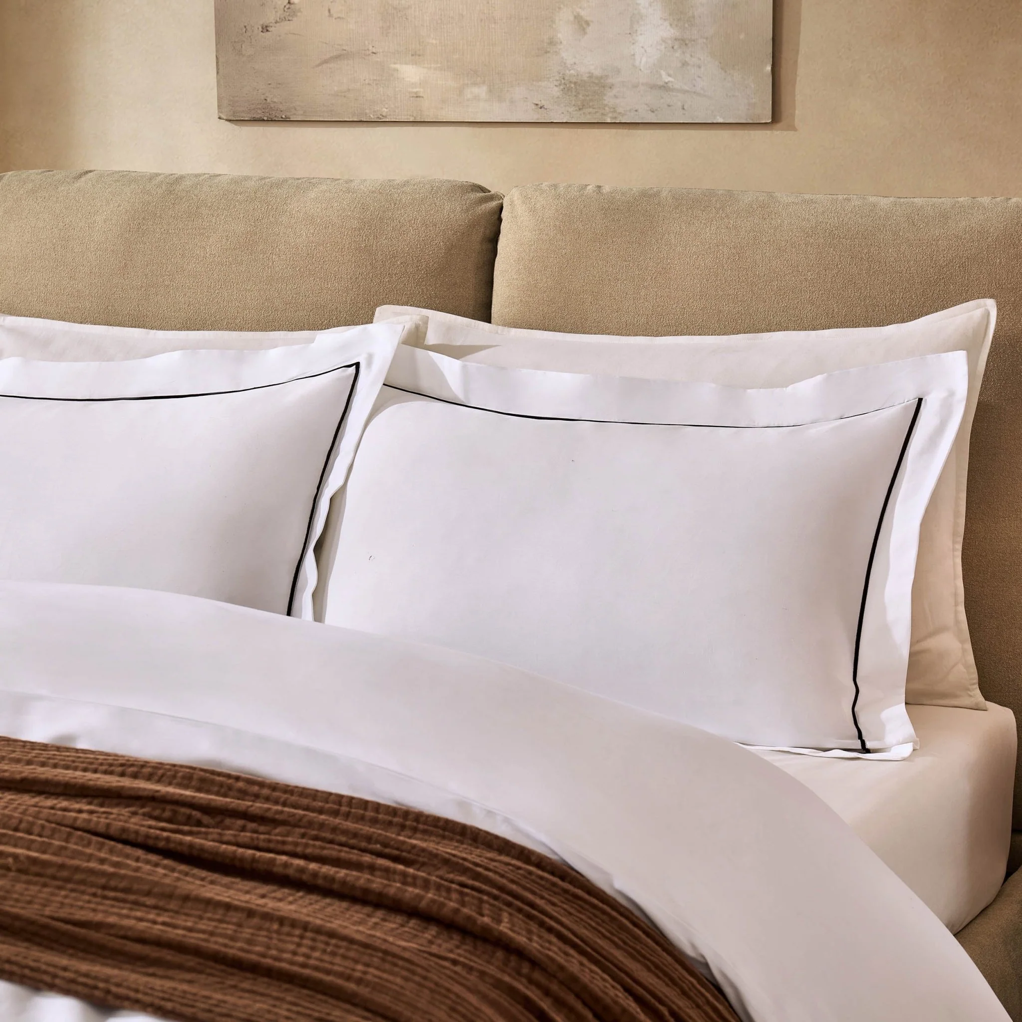 Islington 300 Thread Count Embroidered Duvet Cover - White/Black - Image 3