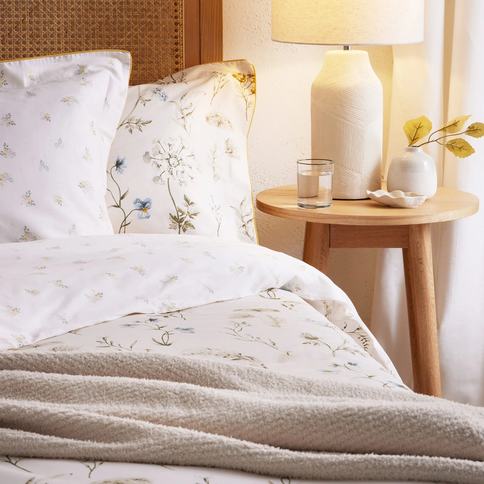 Jardin 300 Thread Count Reversible Duvet Cover & Pillowcases Set - Multi - Image 4