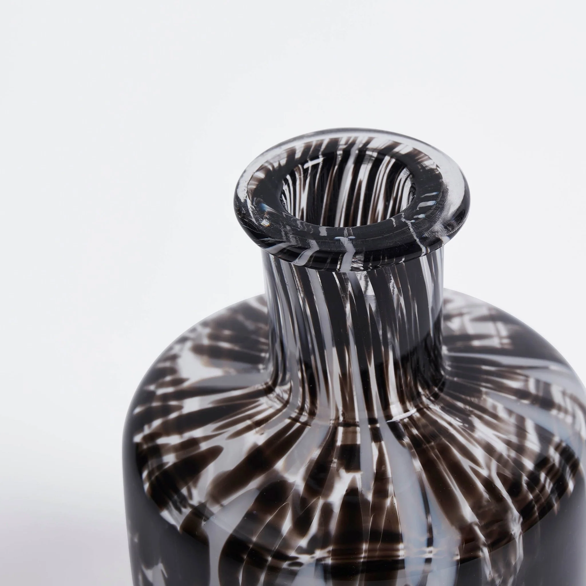 Jasmine Confetti Vase - Black/White - Image 8