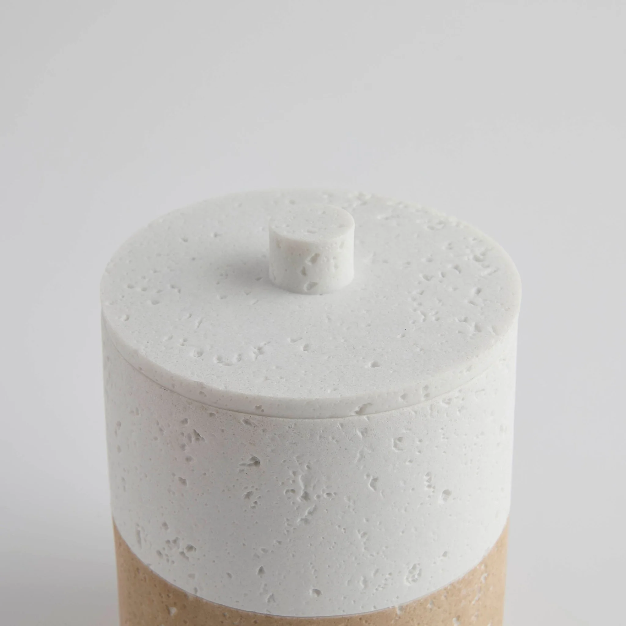 Juliet Stone Effect Resin Storage Pot - Natural/White - Image 4