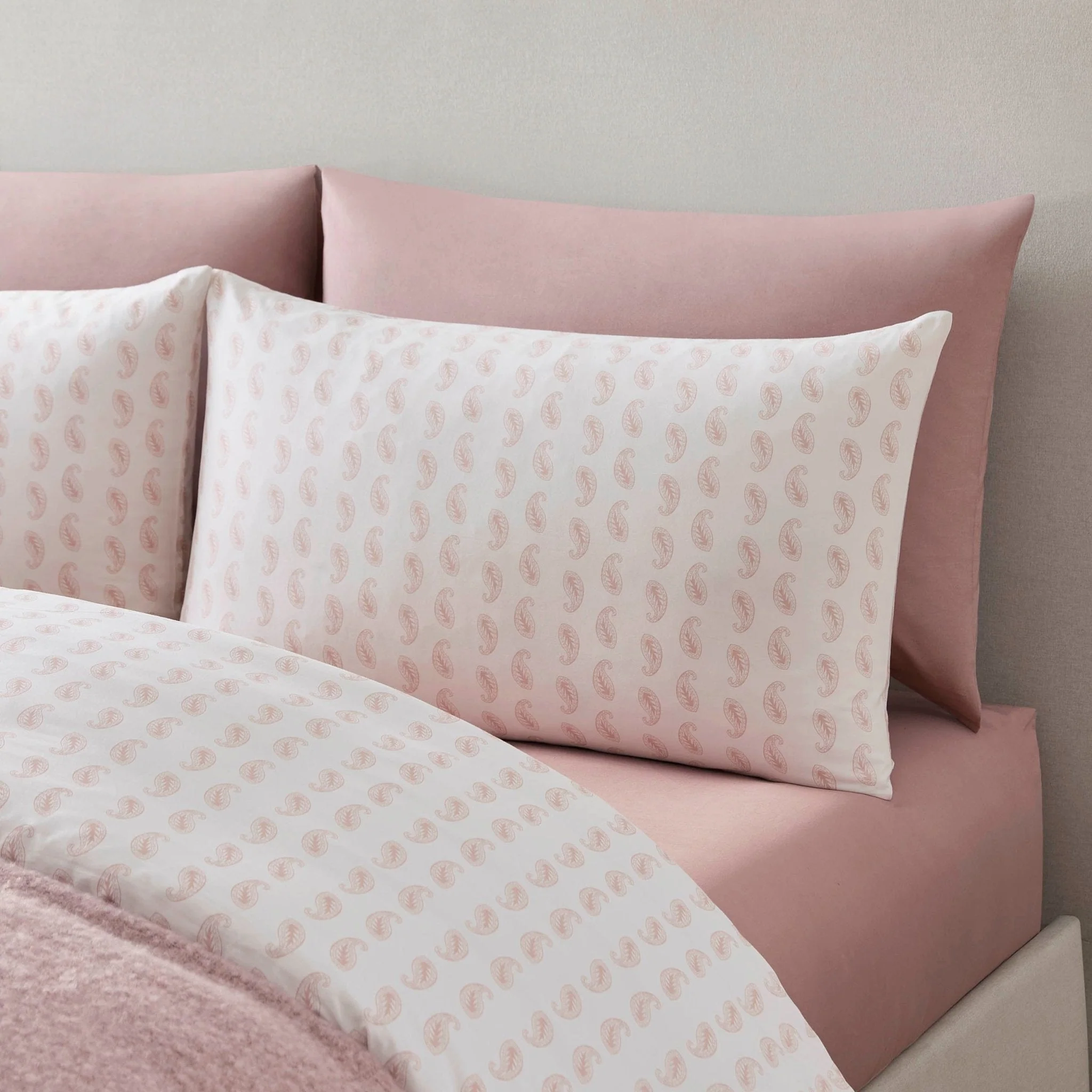 Kashmir 200 Thread Count Duvet Cover & Pillowcase Set - Paisley Print - White/Pink
