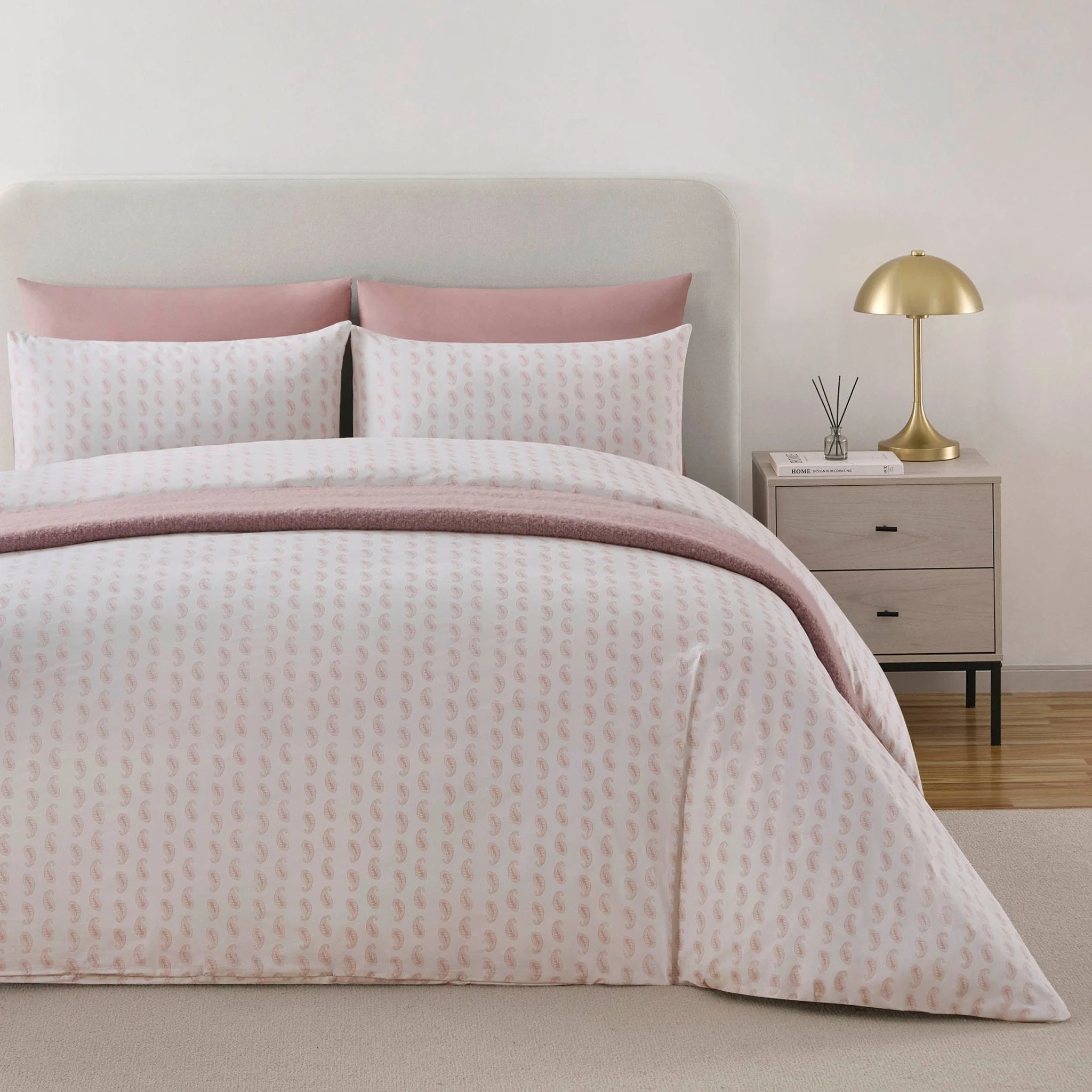 Kashmir 200 Thread Count Duvet Cover & Pillowcase Set - Paisley Print - White/Pink - Image 2