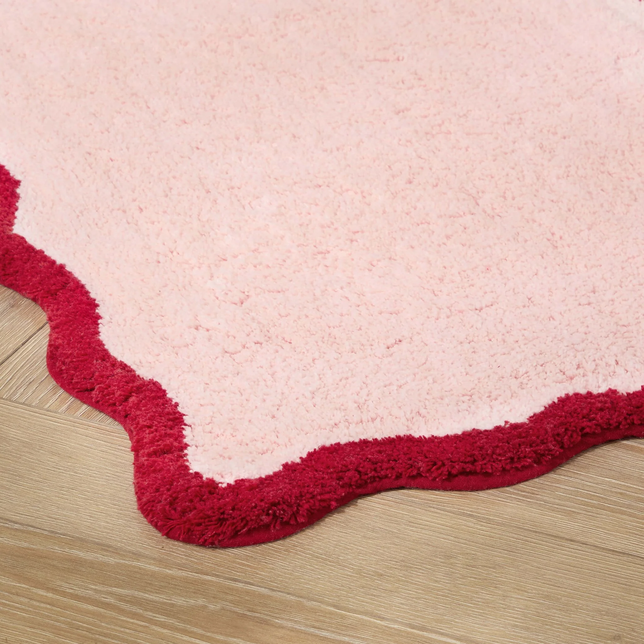 Kos Scalloped Bath Mat - Pink/Red - Image 2