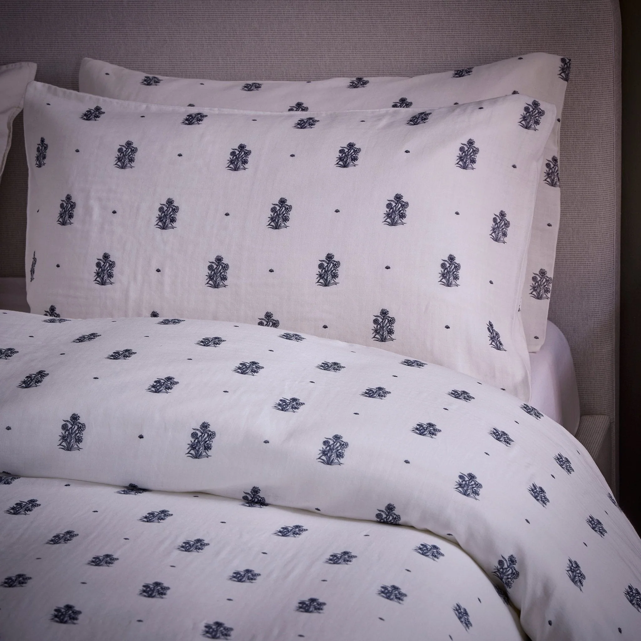 Lille Printed Muslin Duvet Cover & Pillowcase Set - Off White - Image 3