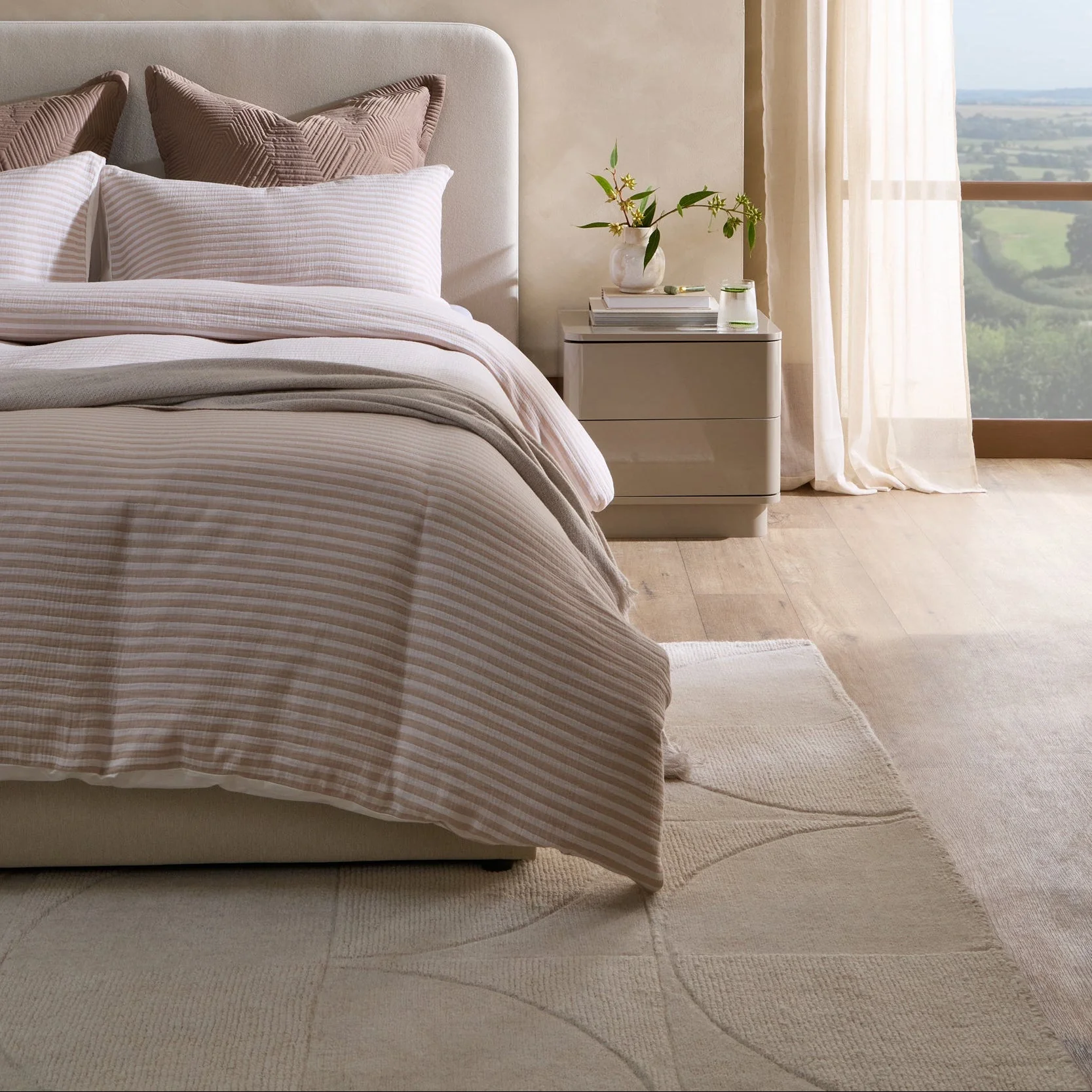Liv Hand Woven Wool Geometric Pattern Rug - Off White - Image 2