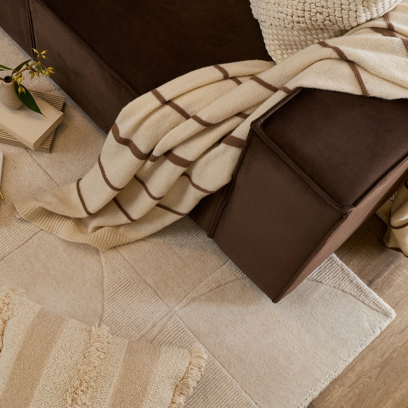 Liv Hand Woven Wool Geometric Pattern Rug - Off White - Image 3