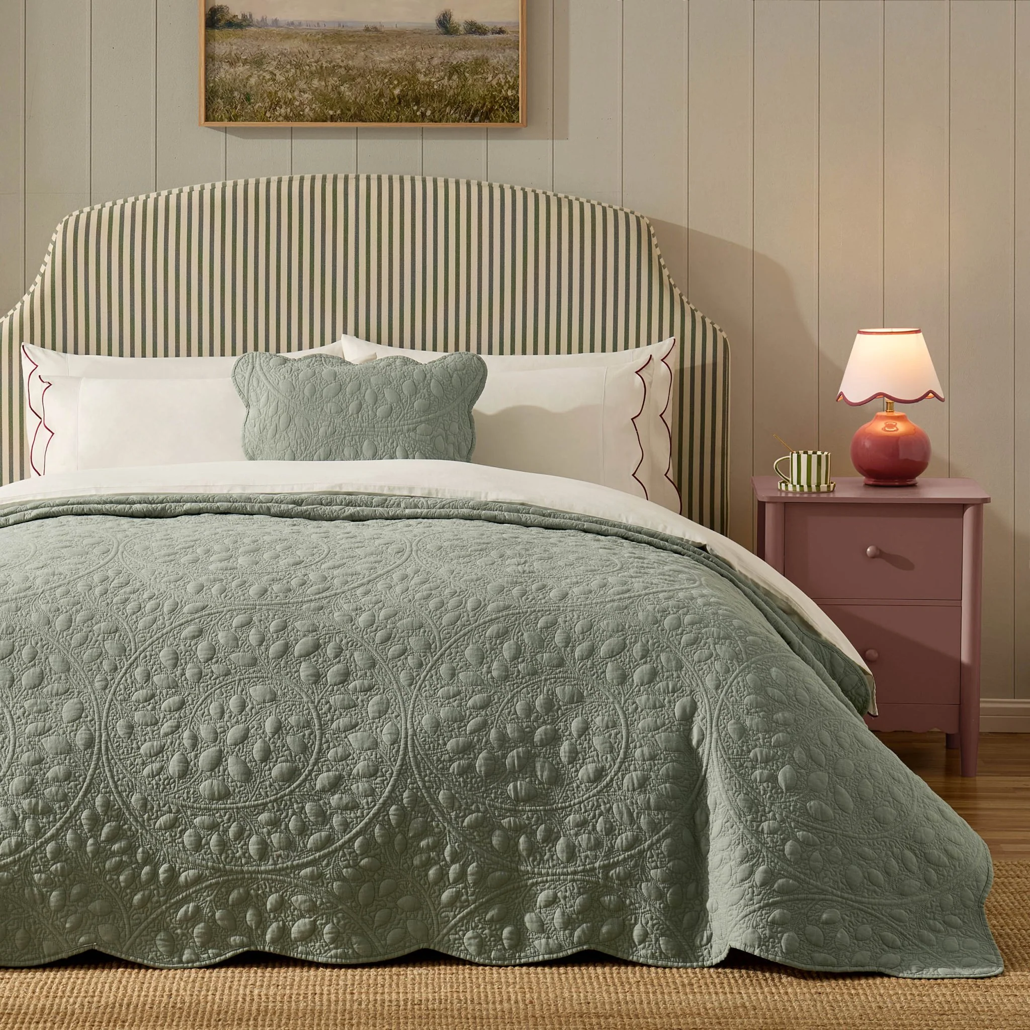 Lucerne Scallop Matelasse Bedspread - Forest Green