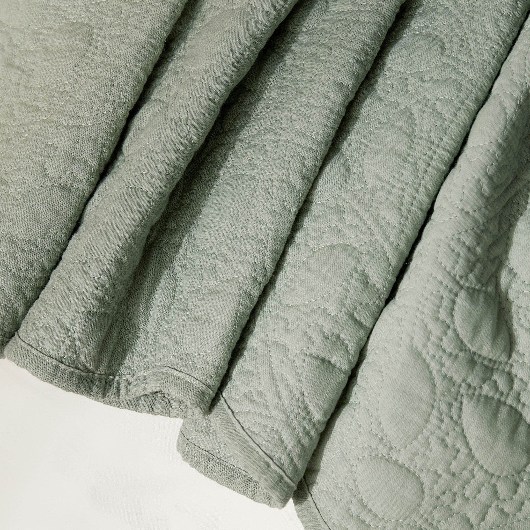 Lucerne Scallop Matelasse Bedspread - Forest Green - Image 3