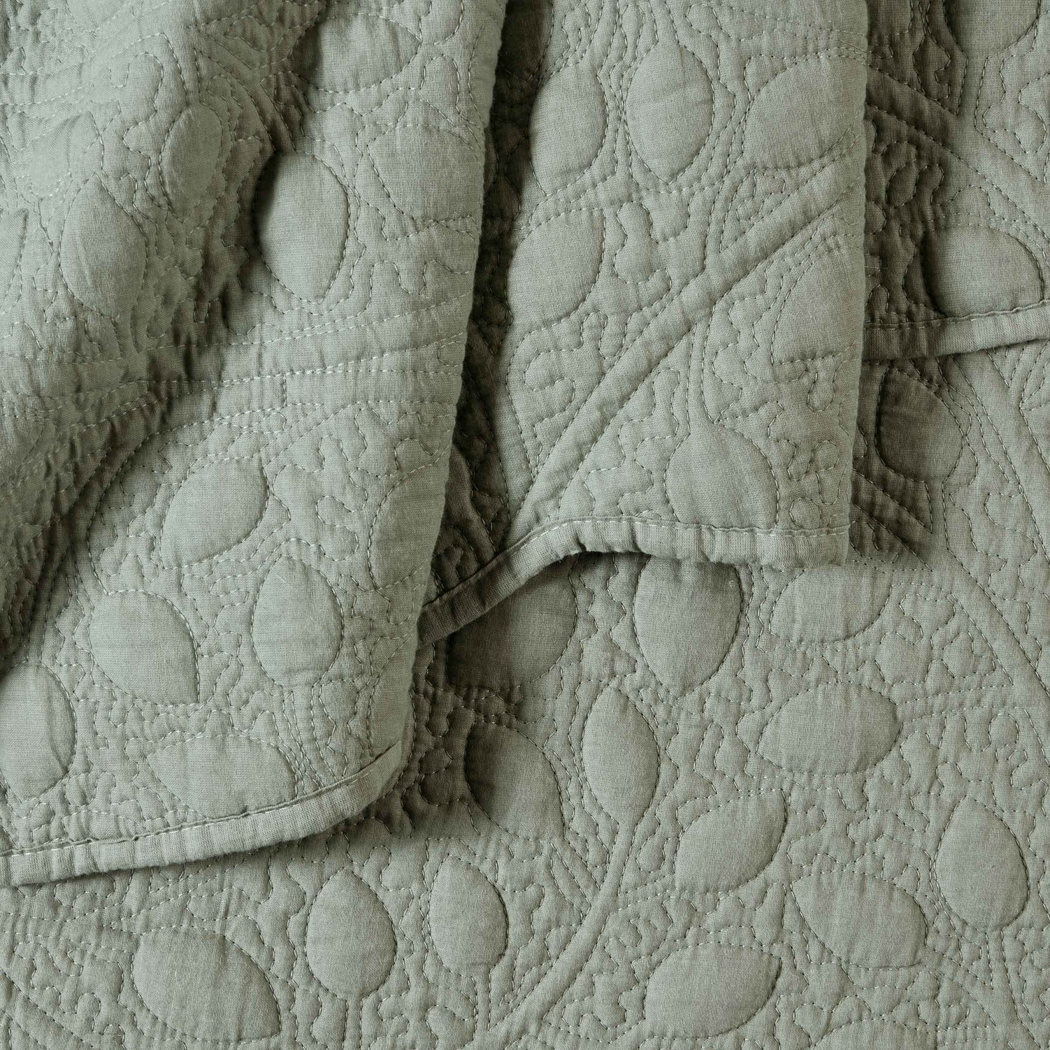 Lucerne Scallop Matelasse Bedspread - Forest Green - Image 4